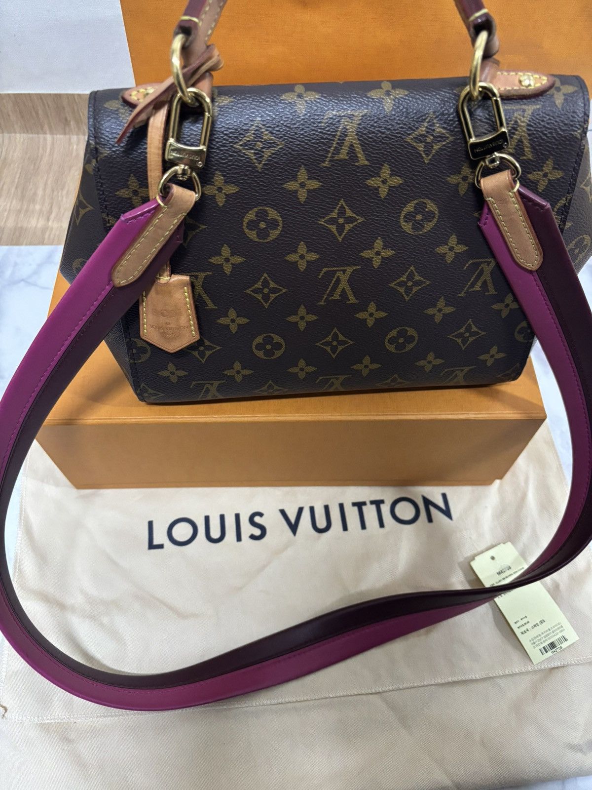 Louis Vuitton Louis Vuitton Cluny BB Shoulder Bag Size ONE SIZE - 21 Thumbnail