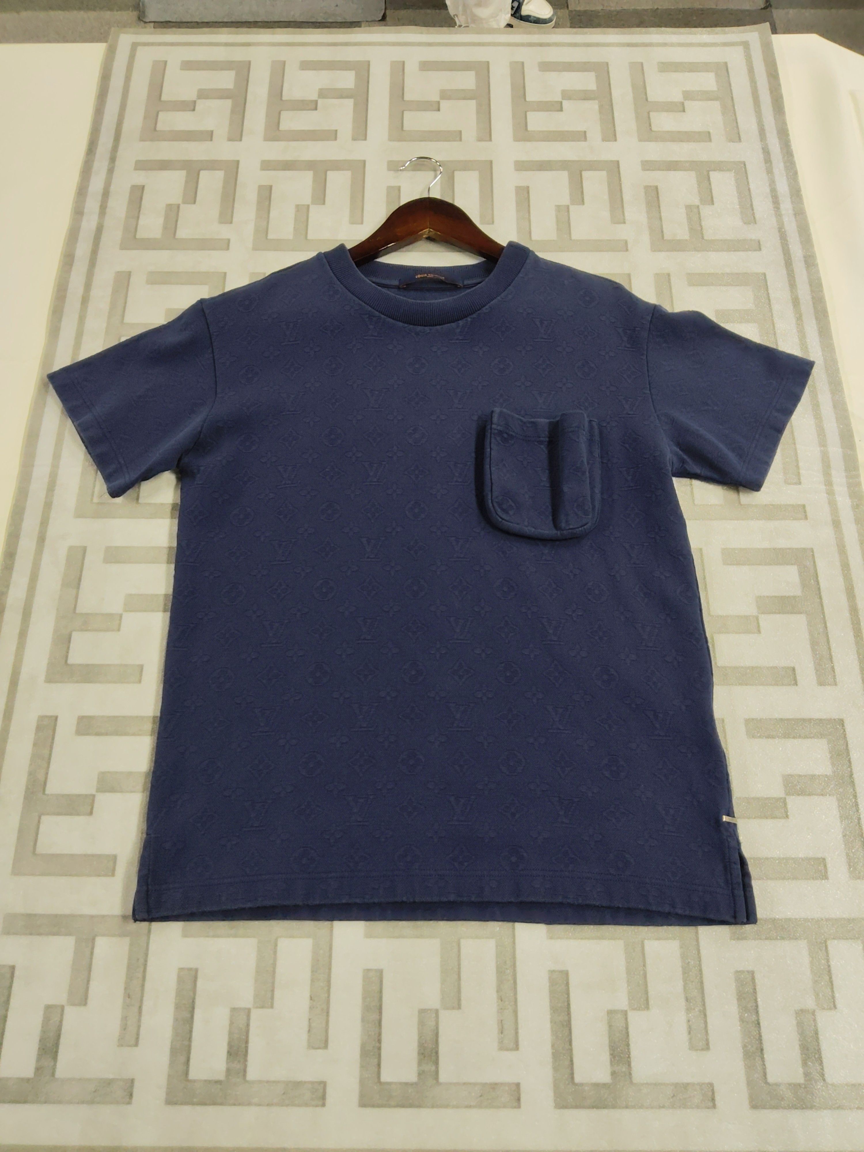 Louis Vuitton Louis Vuitton Monogram Pocket T-Shirt Size XS Size US XS / EU 42 / 0 - 1 Thumbnail
