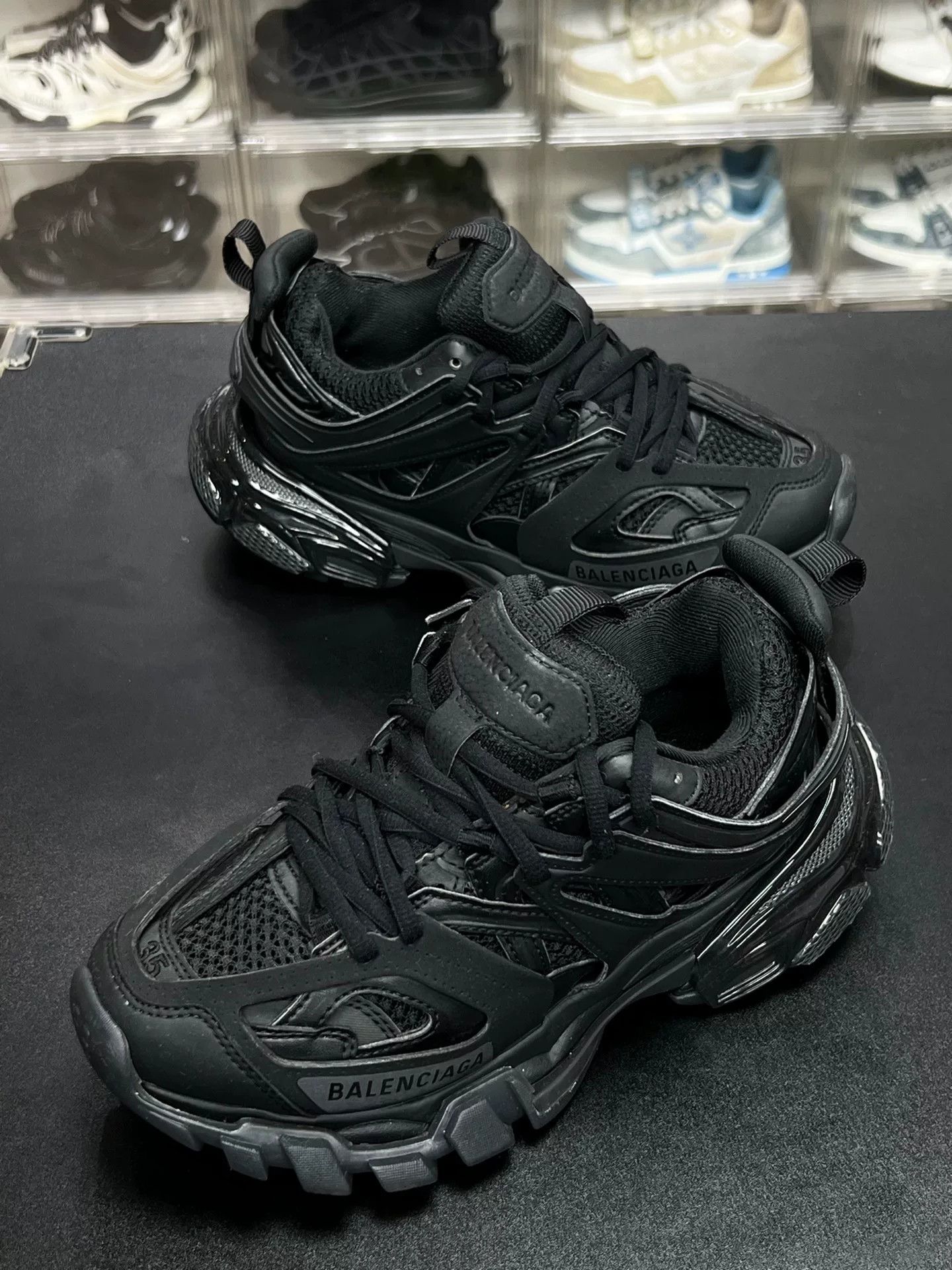 Balenciaga Balenciaga Black Lowtop Sneakers us_5 Women Size US 5 / IT 35 - 1 Thumbnail