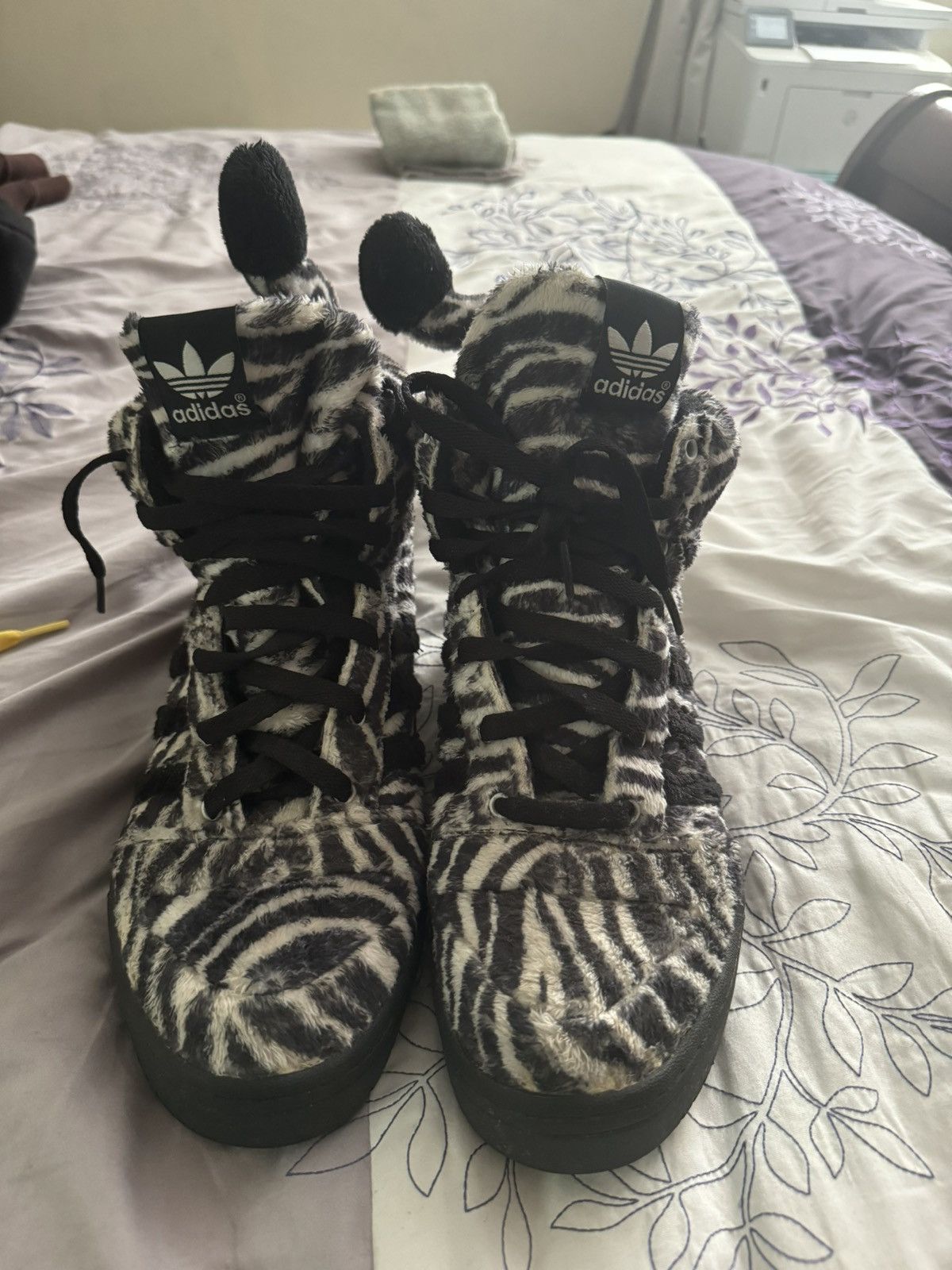 adidas jeremy scott zebra
