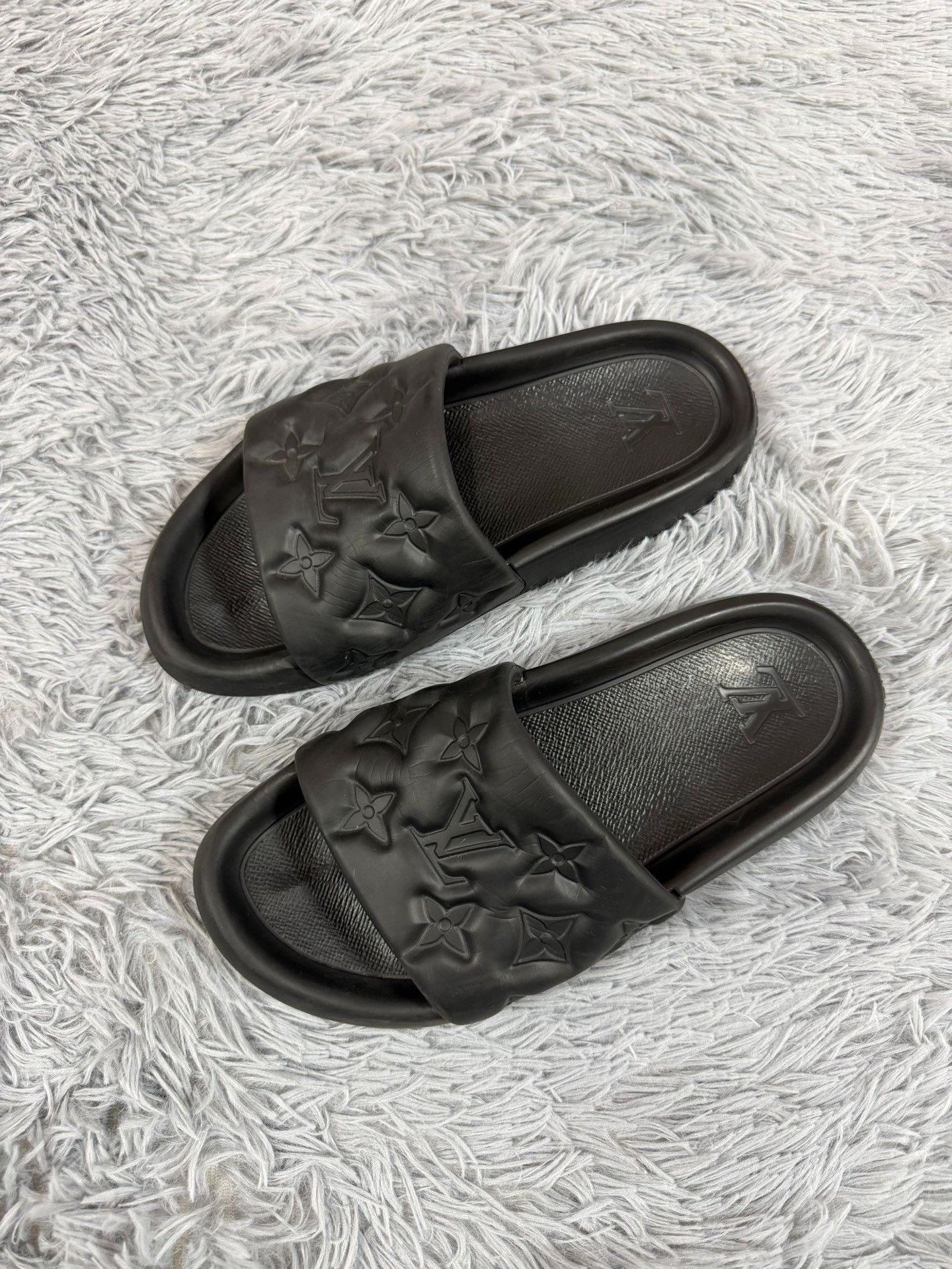 Louis Vuitton Louis Vuitton Retro Black Sandals 8 Men Size US 8 / EU 41 - 1 Thumbnail