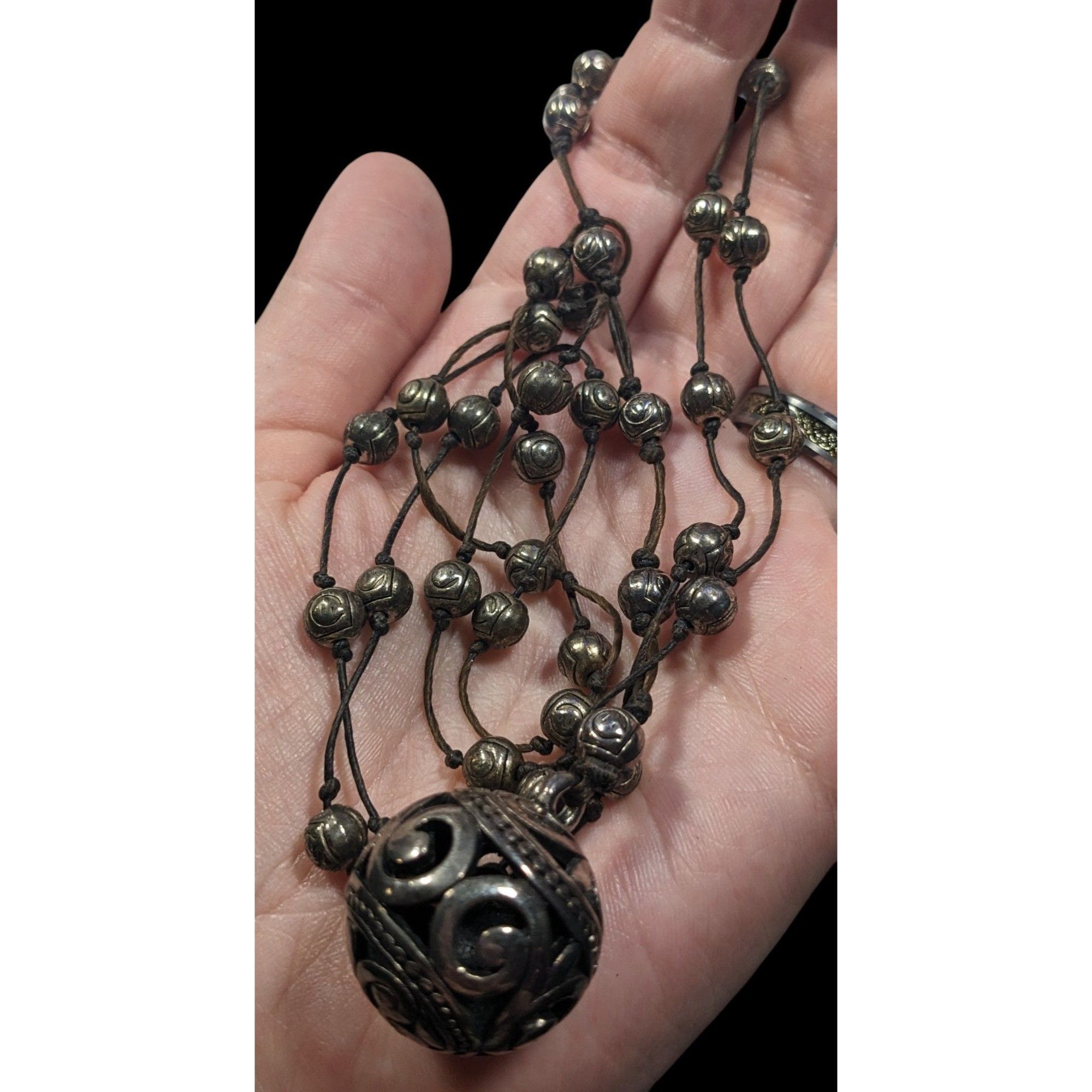 Other Vintage Silver Tone Beaded Station Necklace With Floral Engr Size ONE SIZE - 5 Thumbnail