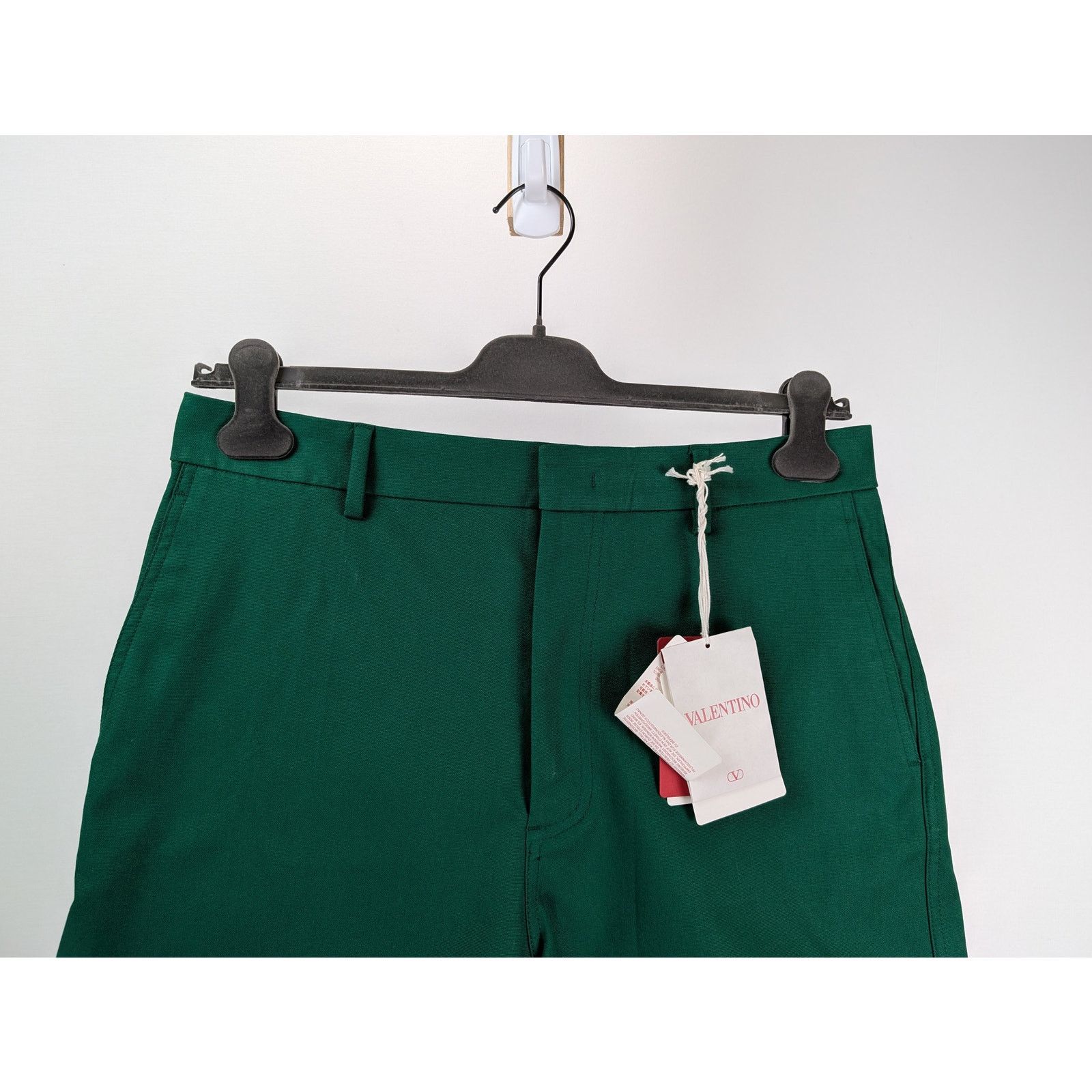 Valentino o1rshd1 CC20 Valentino Green Creased Shorts in Basil Green Size US 34 / EU 50 - 2 Thumbnail