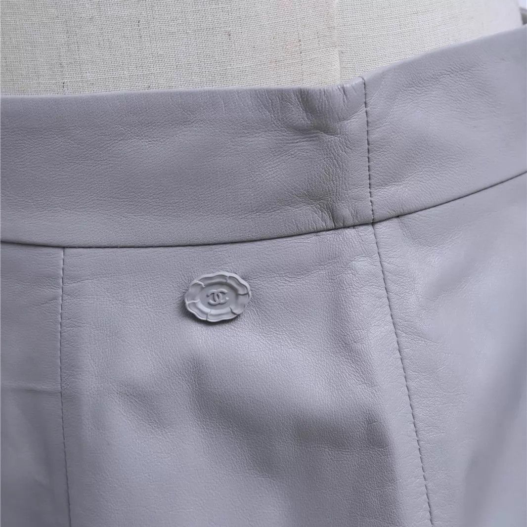 Chanel Chanel Women's Leather Skirt Size 27" / US 4 / IT 40 - 4 Thumbnail