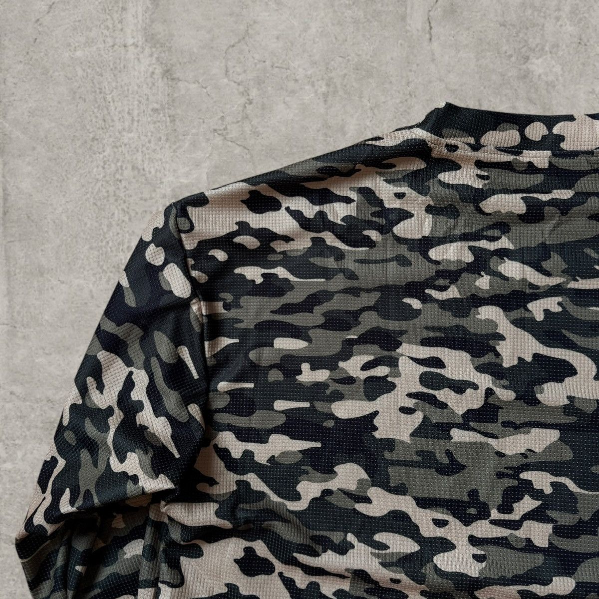 Japanese Brand Vintage style ling sleeve tshirt in camo print. Size L Size US L / EU 52-54 / 3 - 5 Thumbnail