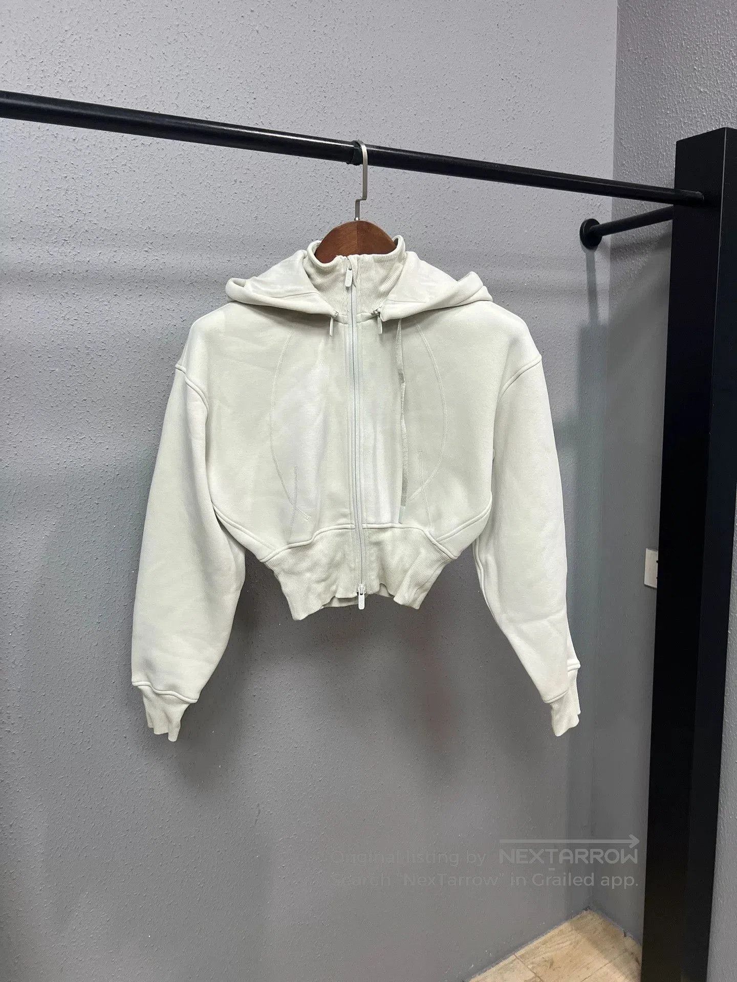 Lululemon Lululemon Cropped Hoodie in New Condition. Size XXS / US 00 / IT 34 - 1 Thumbnail