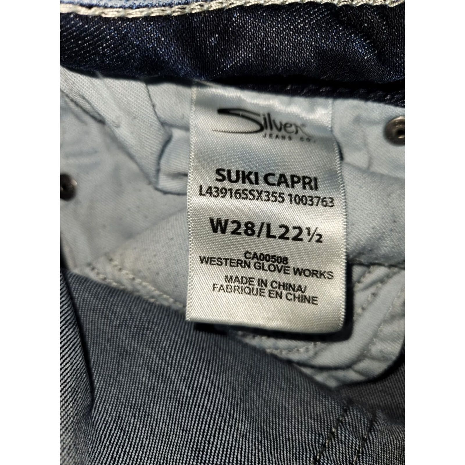 Silver Jeans Co. VINTAGE Silver Jeans Capri Jeans Women 28 Low Rise Blue Denim Distressed Preppy Logo Embroidered Pockets Crop 24in Inseam Mens Women Girls Boys Size 28" / US 6 / IT 42 - 3 Thumbnail