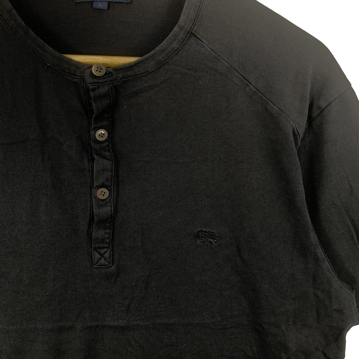 Burberry BURBERRY Henley Button Placket Tee Shirt Top Embroidered Size US L / EU 52-54 / 3 - 5 Thumbnail
