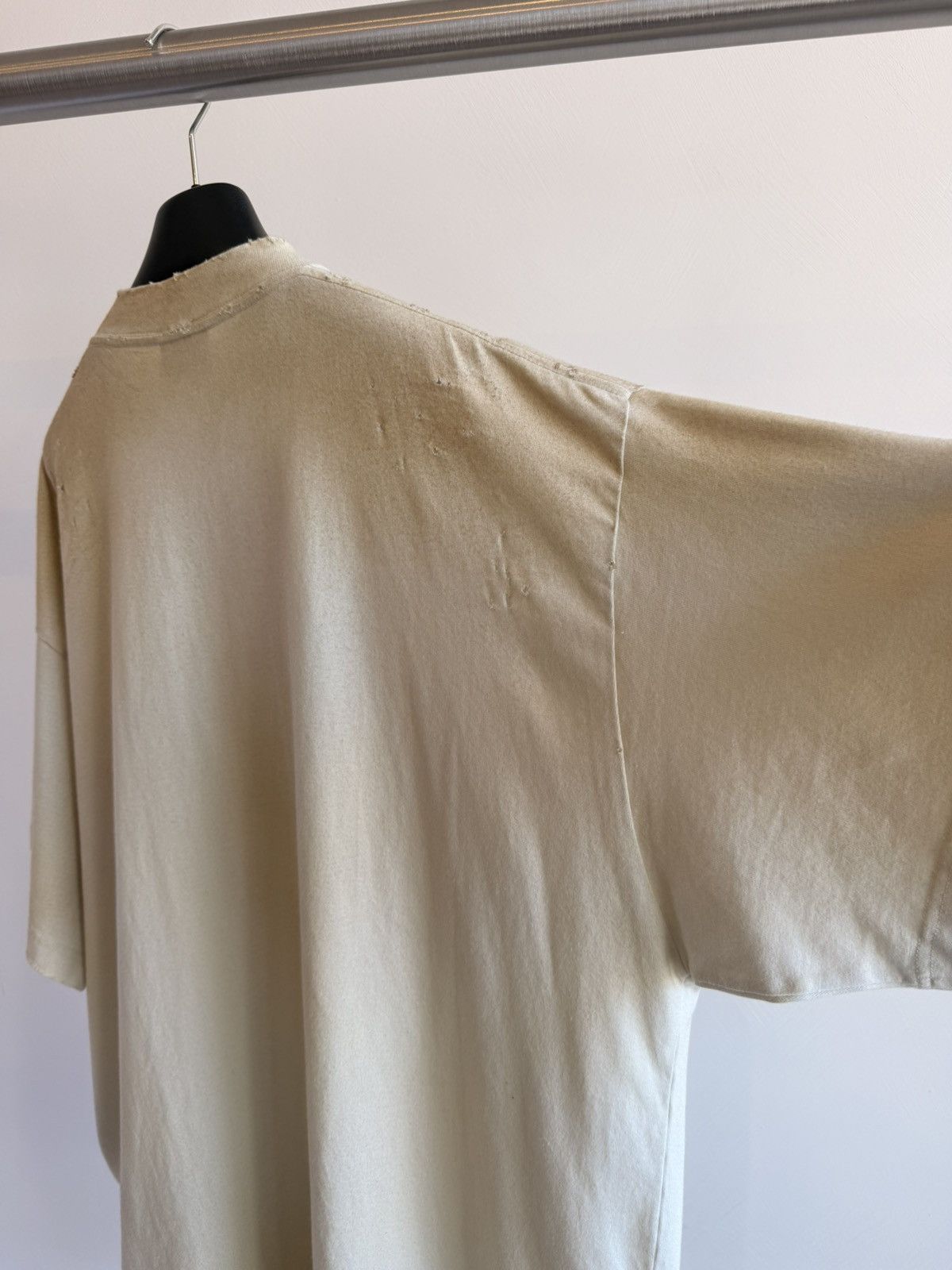 Balenciaga BALENCIAGA Men's Skater T Shirt Oversized In Neutral Size 1 Size US XXS / EU 40 - 11 Thumbnail