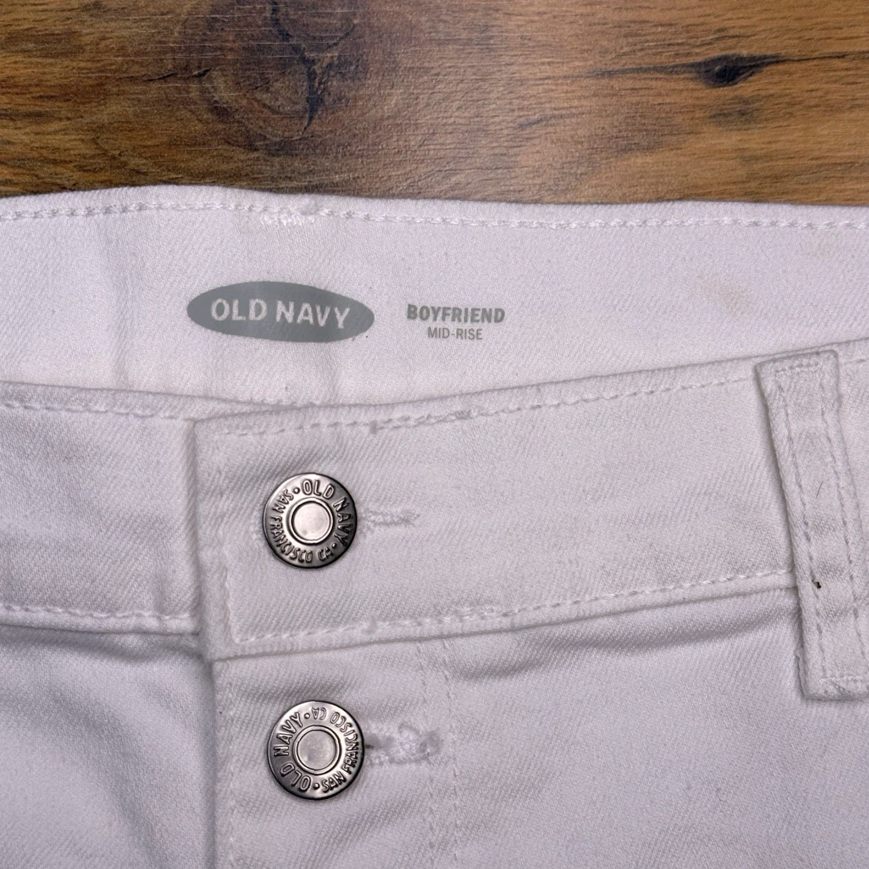 Old Navy Old Navy Womens 18 White Mid Rise Stretch Cut-Off Shorts Shirt? Size 40" / US 18 - 3 Thumbnail