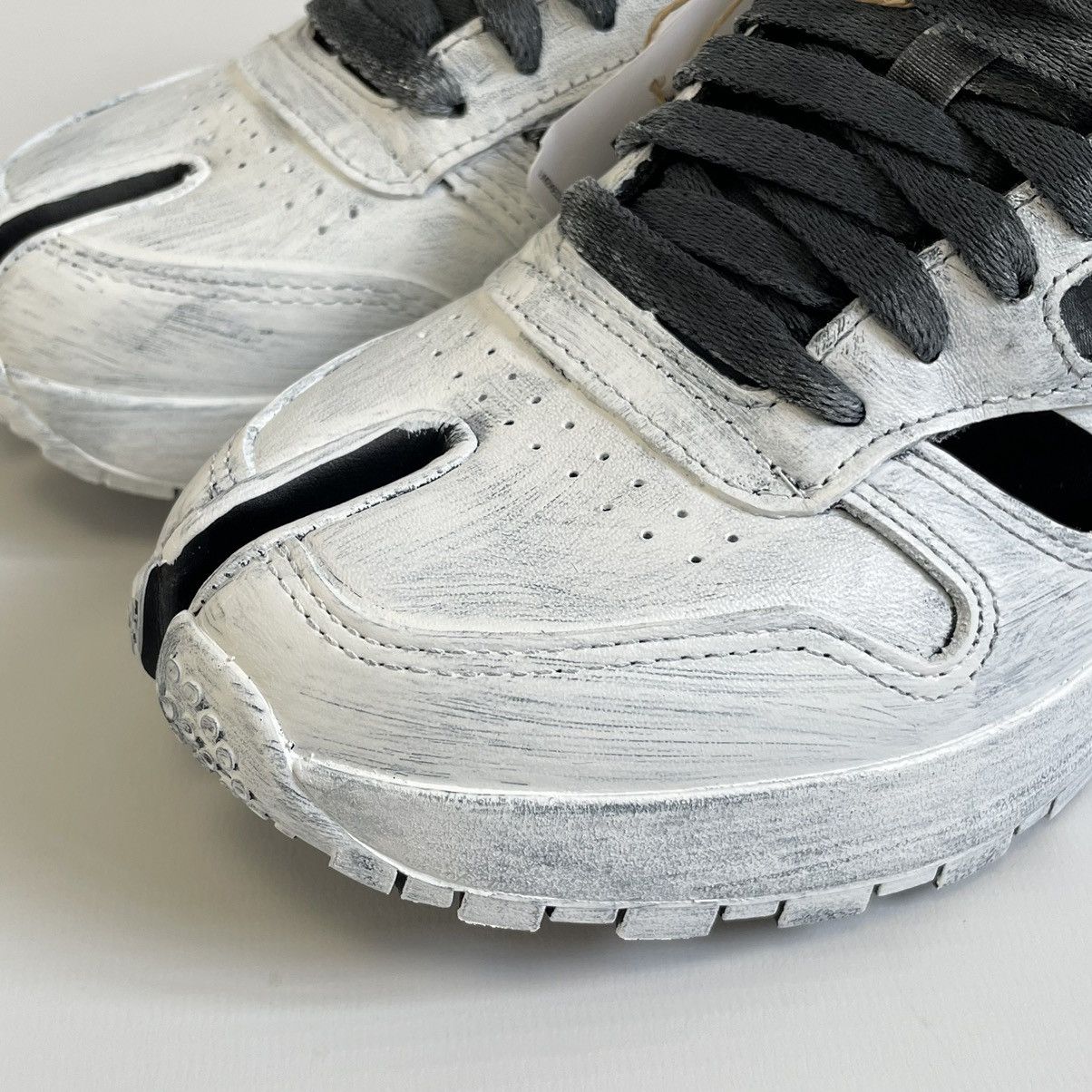 Maison Margiela × Reebok ‘Project 0 CL’ Painted Tabi Sneakers Size US 9 / IT 39 - 7 Thumbnail