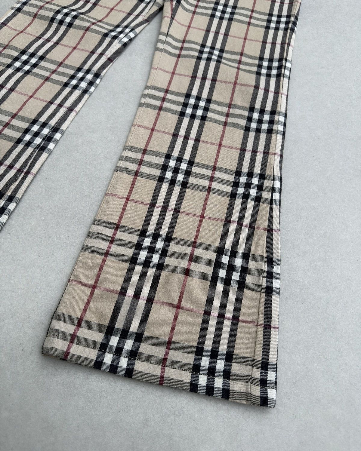 Burberry 2000’s Burberry Nova Check Logo Monogram Flared Jeans Size 28" / US 6 / IT 42 - 21 Thumbnail
