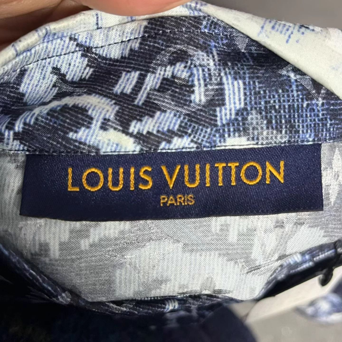 Louis Vuitton Louis Vuitton blue tapestry pattern silk long-sleeved shirt Size US M / EU 48-50 / 2 - 3 Thumbnail