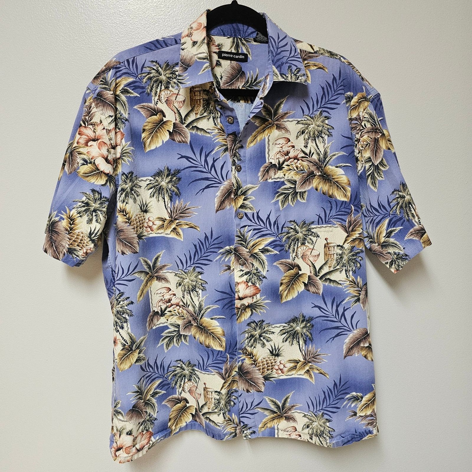 Pierre Cardin Men's Pierre Cardin Hawaiian shirt coconut buttons large. Size US L / EU 52-54 / 3 - 1 Thumbnail