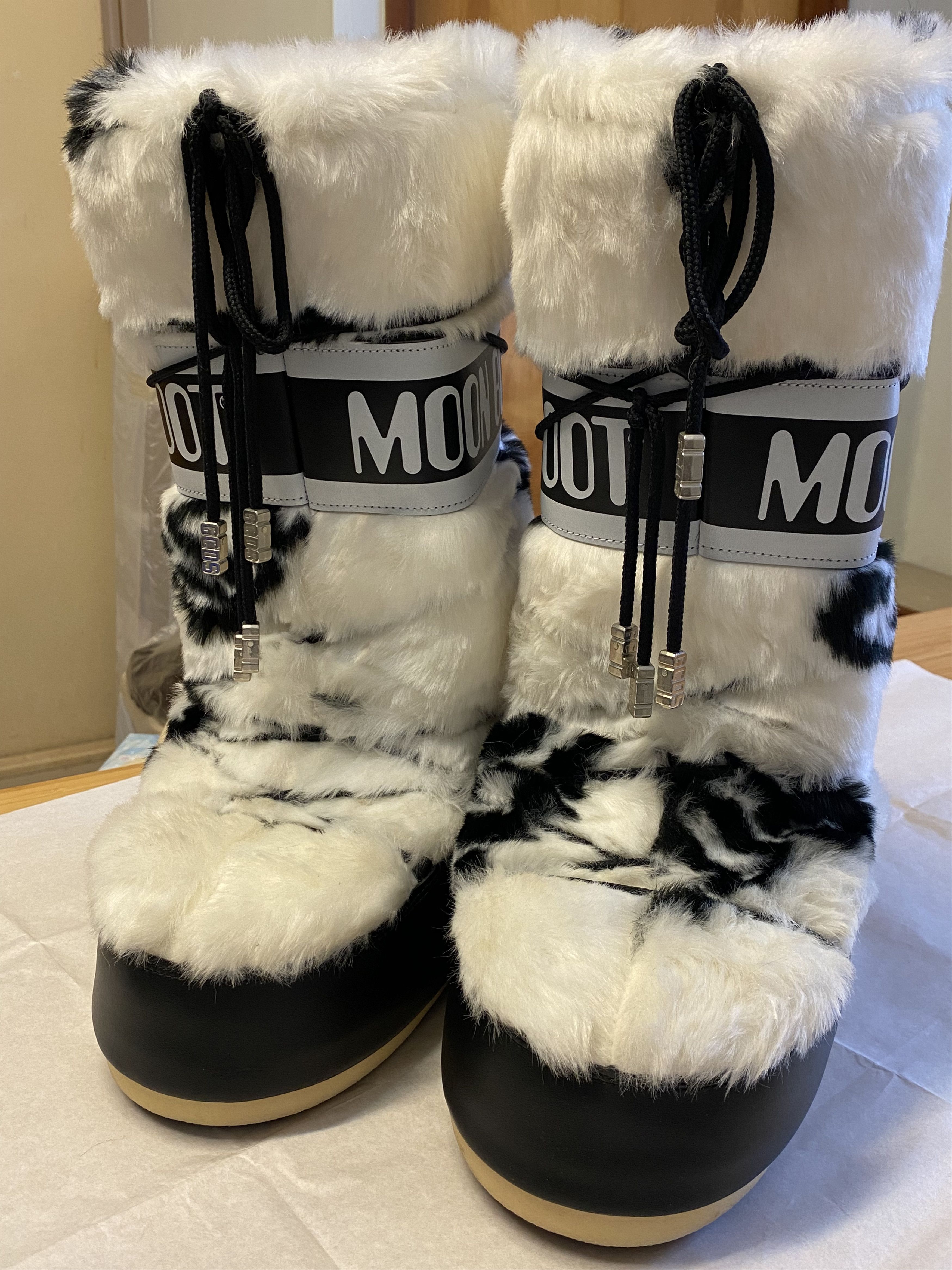 GCDS GCDS Faux-fur Moon Boots Size US 9.5 / EU 42-43 - 1 Thumbnail
