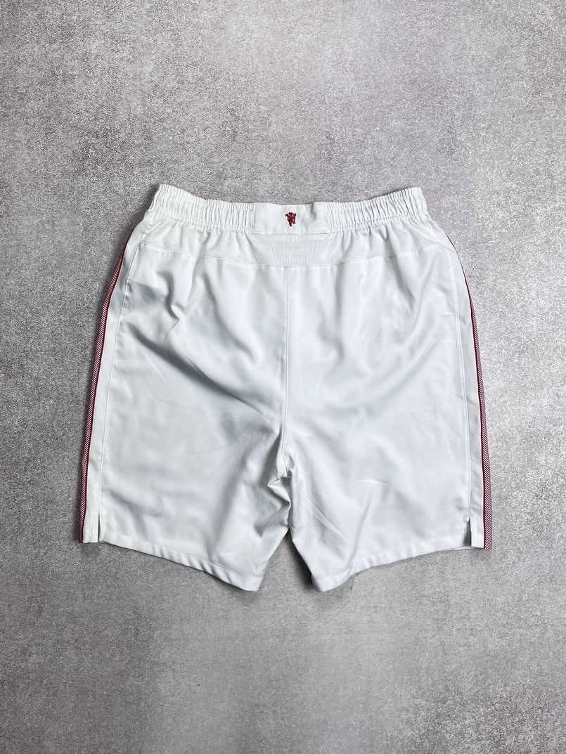 Nike × Vintage Vintage Nike Manchester United Swoosh White Shorts Y2K L Size US 34 / EU 50 - 3 Thumbnail