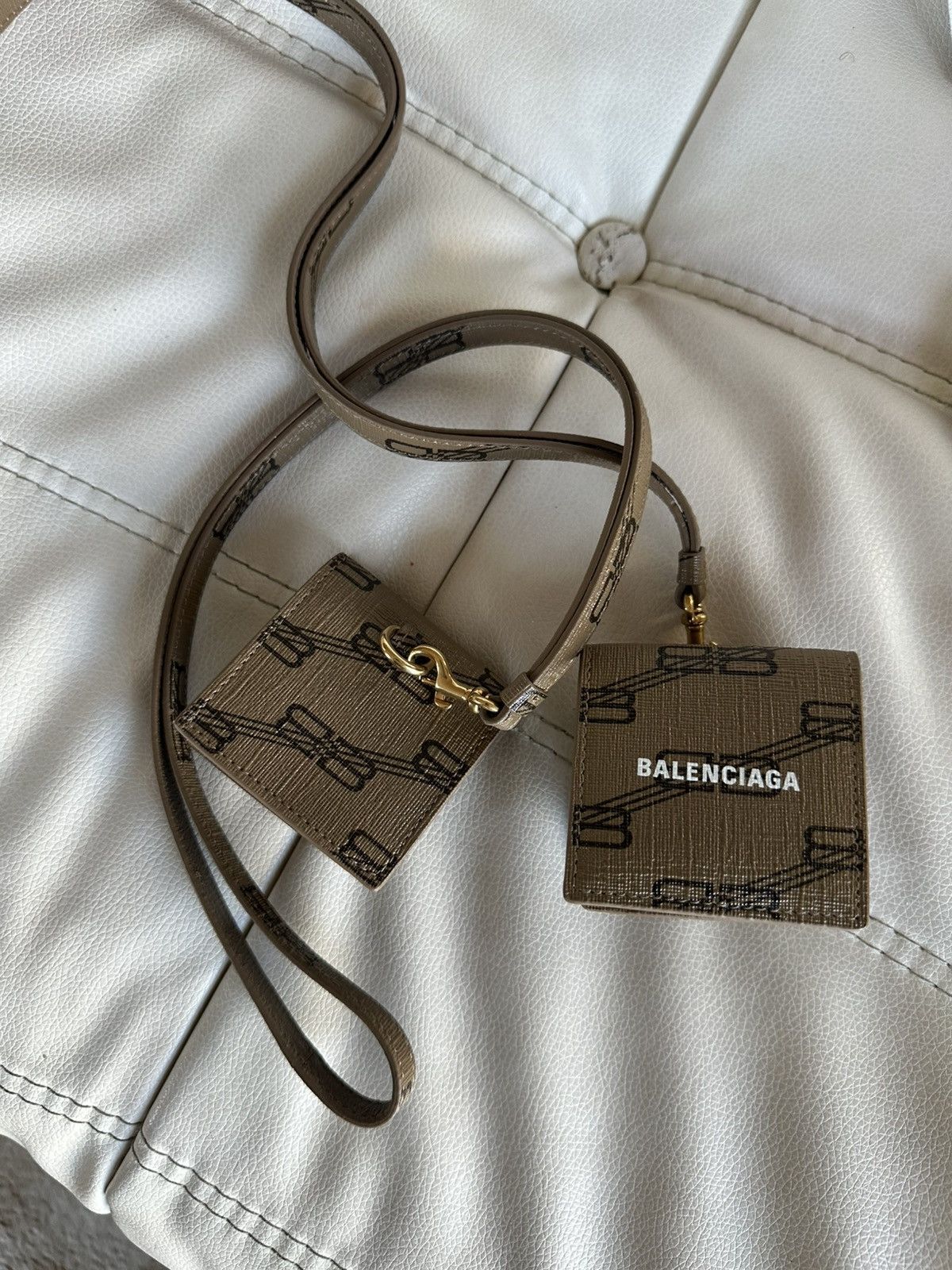 Balenciaga balenciaga BB monogram Cash AirPods holder Size ONE SIZE - 1 Thumbnail
