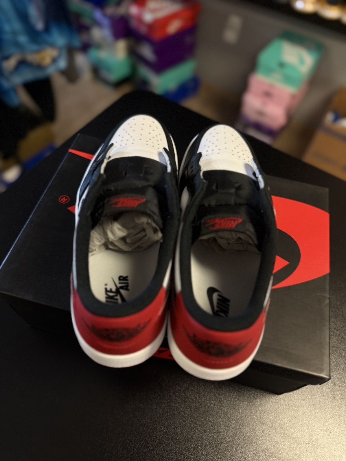 Jordan Brand × Nike Nike Jordan 1 Low Black Toe 2023 Size 9 Size US 9 / EU 42 - 7 Thumbnail