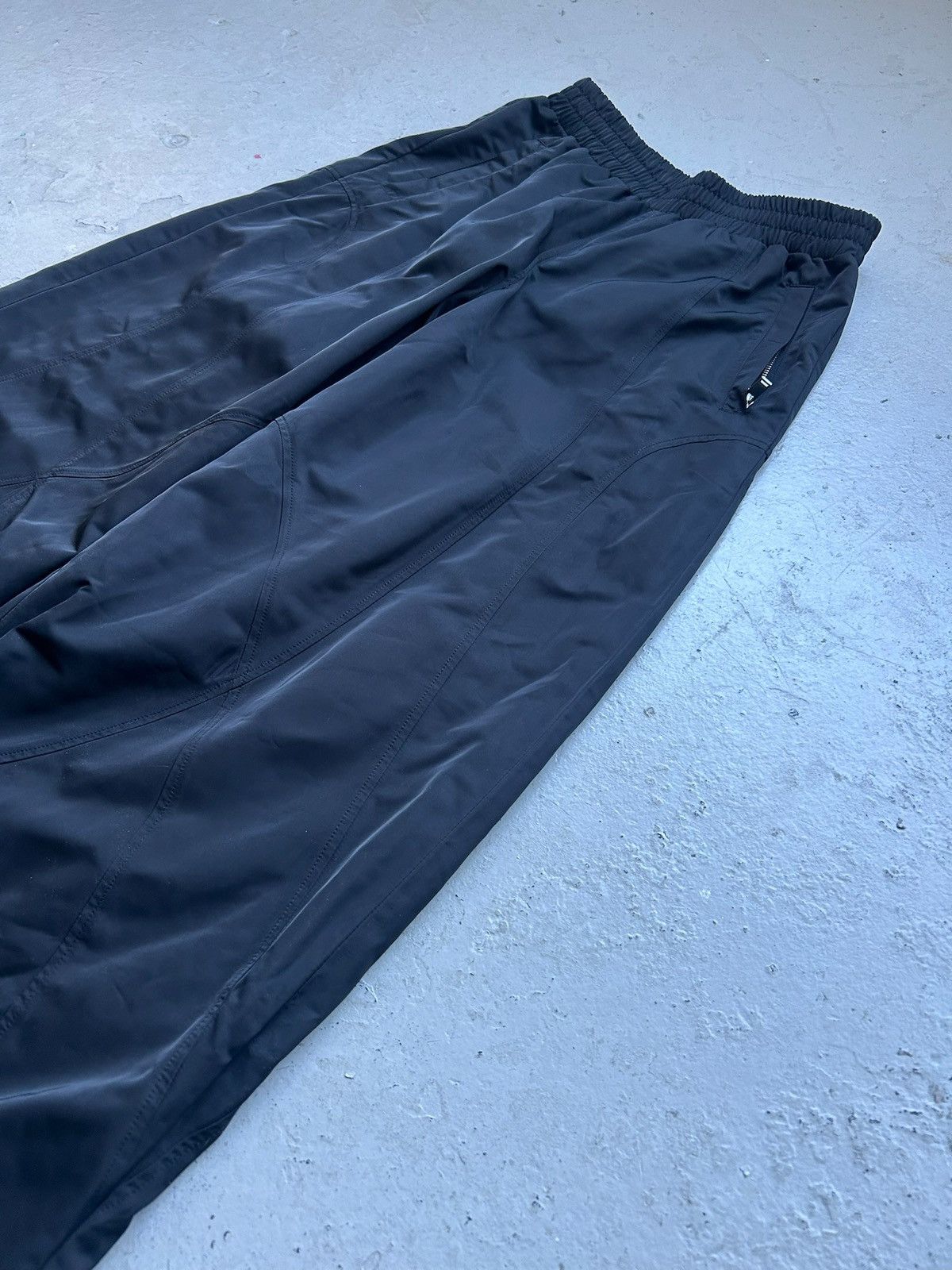 Han Kjobenhavn Han Kjobenhavn Nylon Pants Size US 30 / EU 46 - 2 Thumbnail