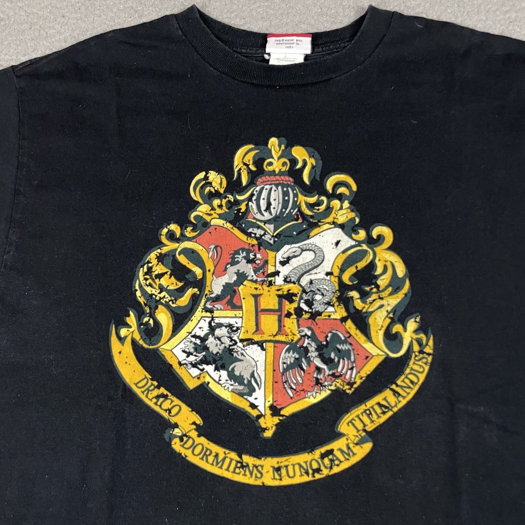 Vintage Harry Potter Shirt Adult L Black Hogwarts Crest Graphic Short Sleeve Movie L Mens Size US L / EU 52-54 / 3 - 2 Thumbnail