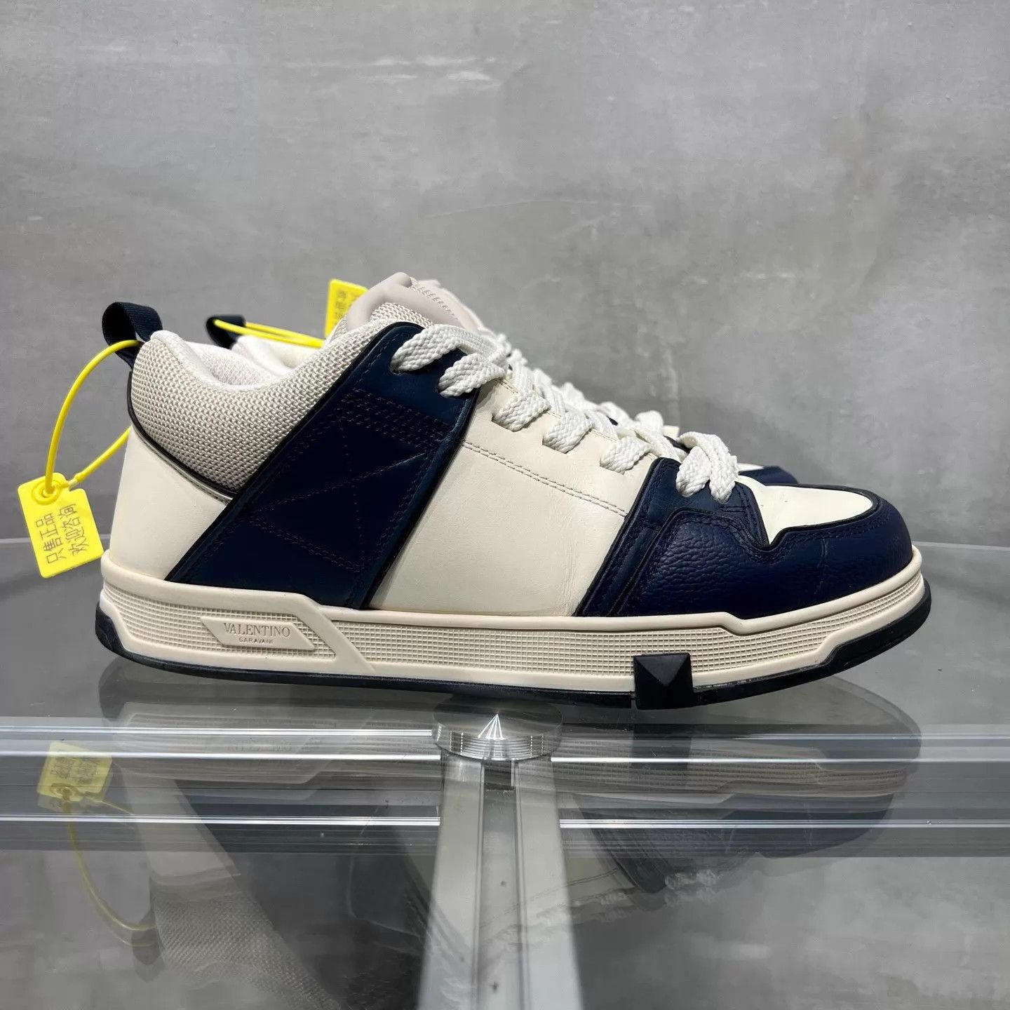 Valentino Valentino Open Garavani White & Blue Sneaker 39 Size US 8.5 / IT 38.5 - 4 Thumbnail