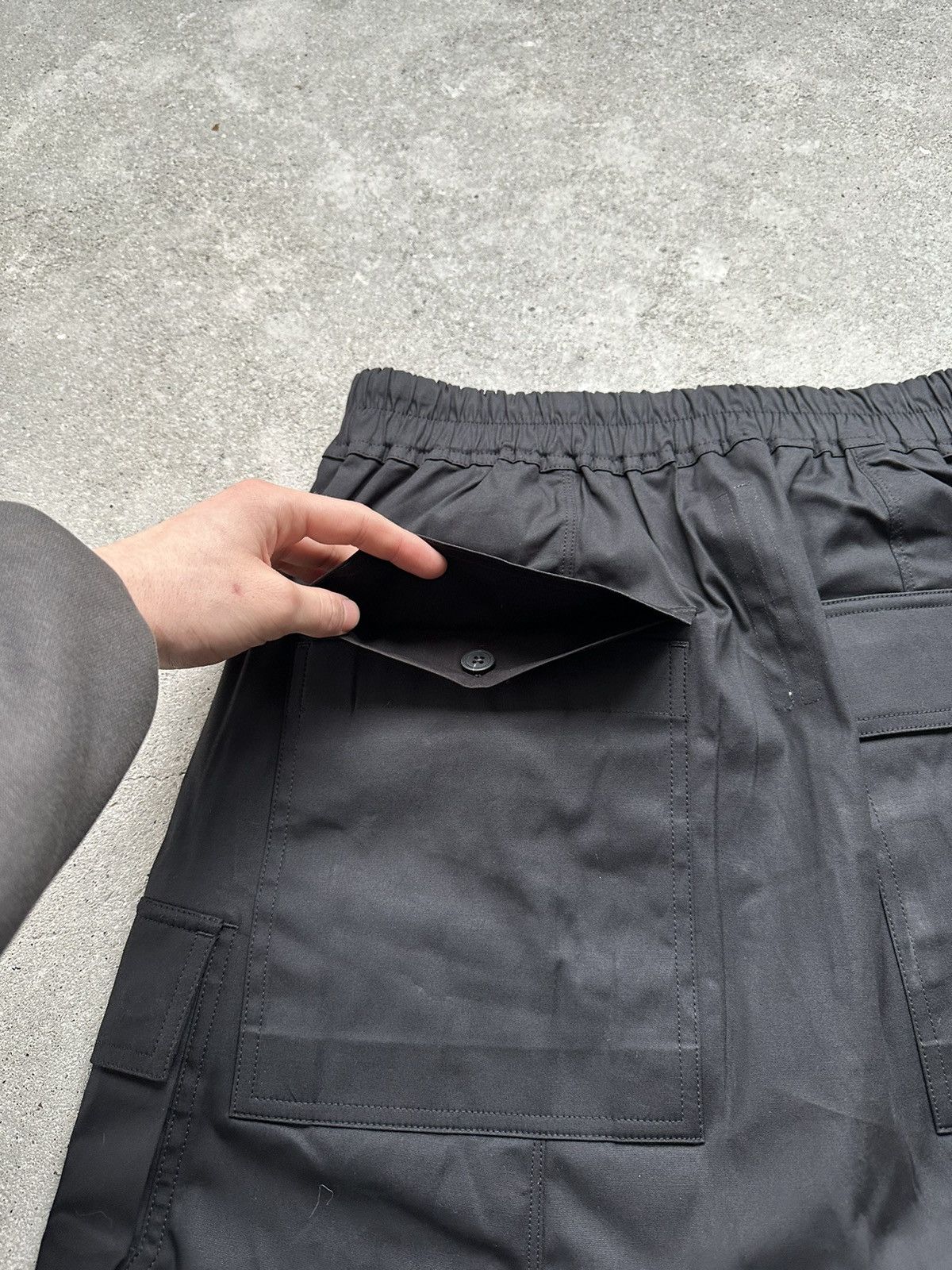 Rick Owens RICK OWENS CROPPED CARGO PANTS Size US 32 / EU 48 - 16 Thumbnail