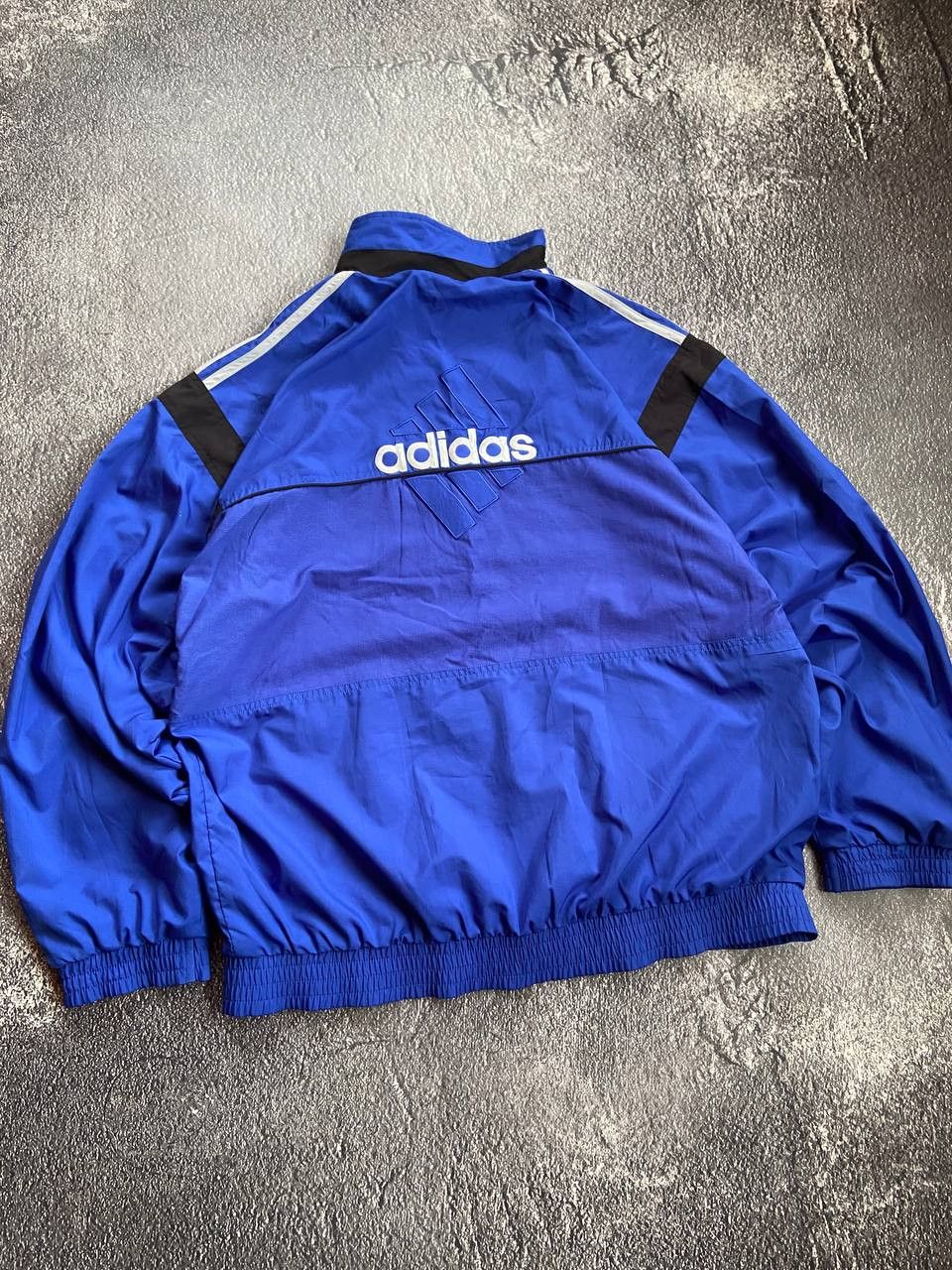 Vintage Vintage Adidas big print nylon jacket Size US L / EU 52-54 / 3 - 1 Thumbnail