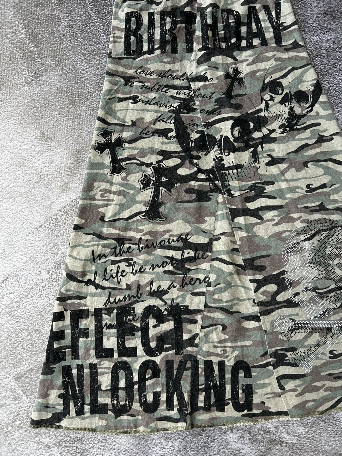 Japanese Brand Japanese Skirt Camo Skull Poem Style M.K.R Size 36" / US 14 / IT 50 - 3 Thumbnail