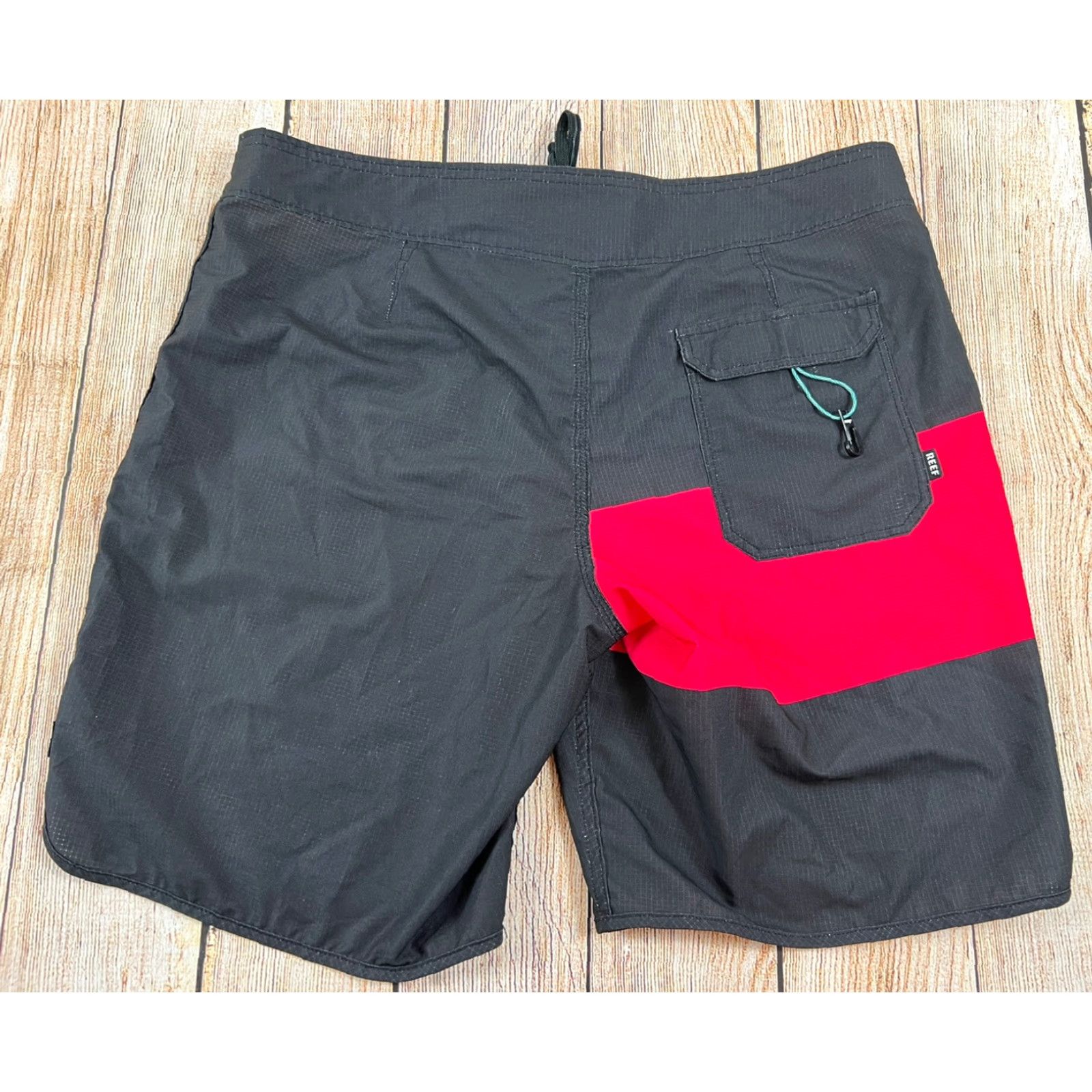REEF Mens Reef Boardshorts Trunks To Swim Bottom Size 36 Black Red Multicolor Colorful 36 Mens Good condition Pre owned Size US 36 / EU 52 - 4 Thumbnail