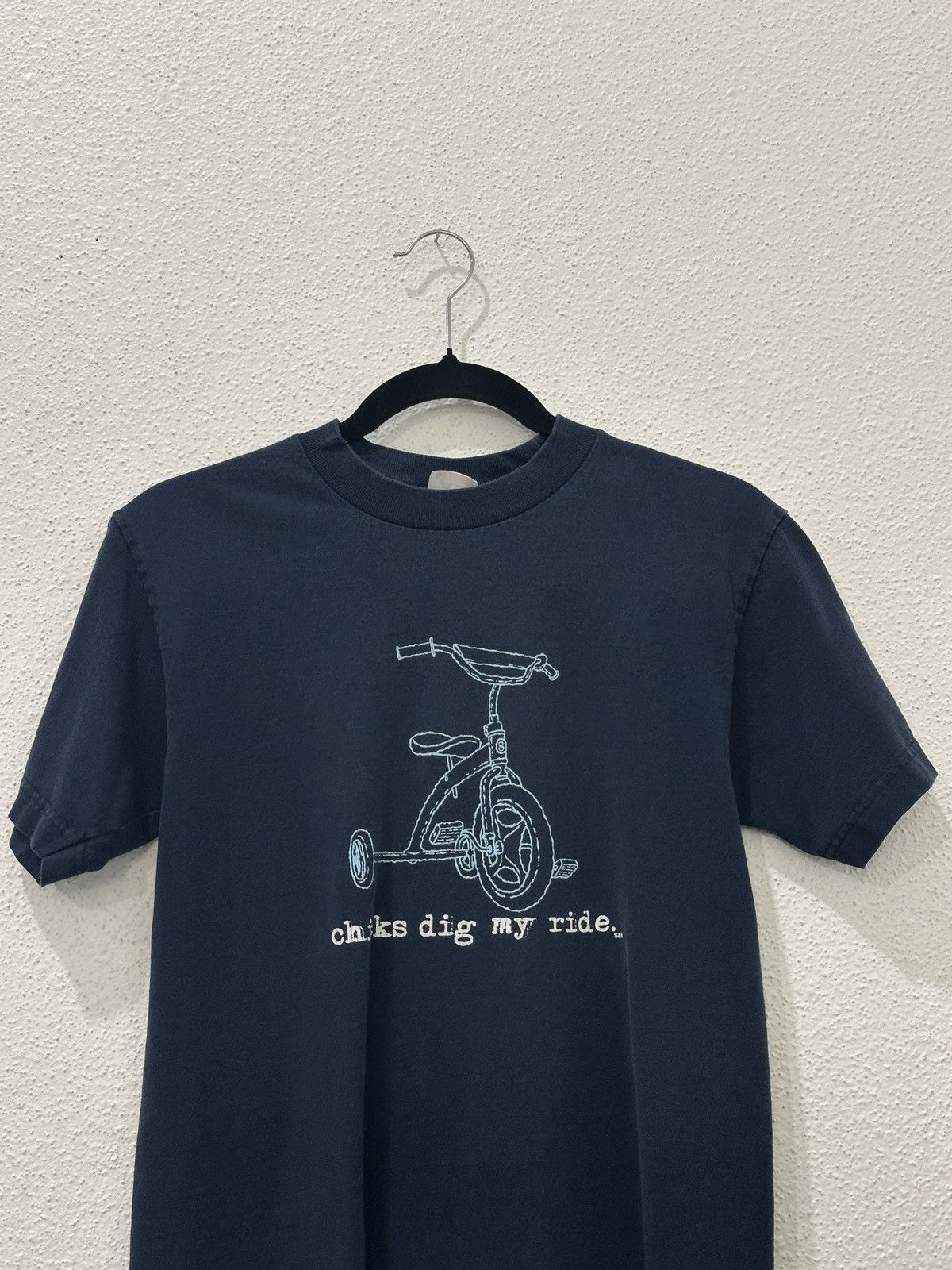 Steve And Barrys Vintage 2000s “Chicks Dig my Ride” Tricycle Graphic T-Shirt Size US S / EU 44-46 / 1 - 2 Thumbnail