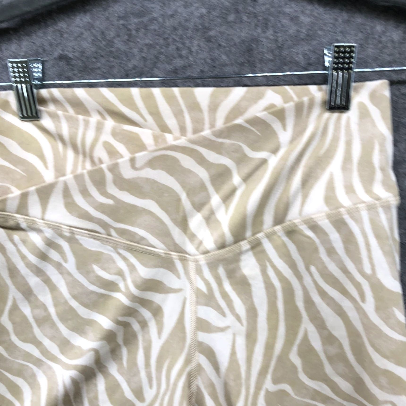 Old Navy Old Navy Bike Short Womens M Extra High Rise Animal Print Tan White Active Yoga Size 32" / US 10 / IT 46 - 3 Thumbnail