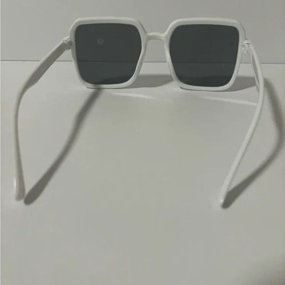 Other Chic White Square Sunglasses Size ONE SIZE - 3 Thumbnail