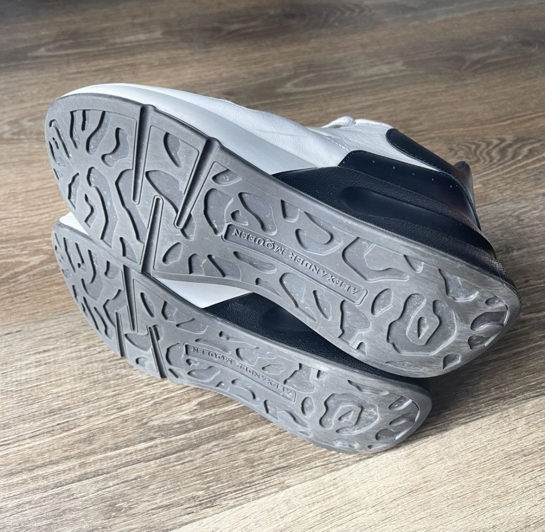 Alexander McQueen Alexander Mcqueen Sneaker Size 36 Size US 6 / IT 36 - 6 Thumbnail