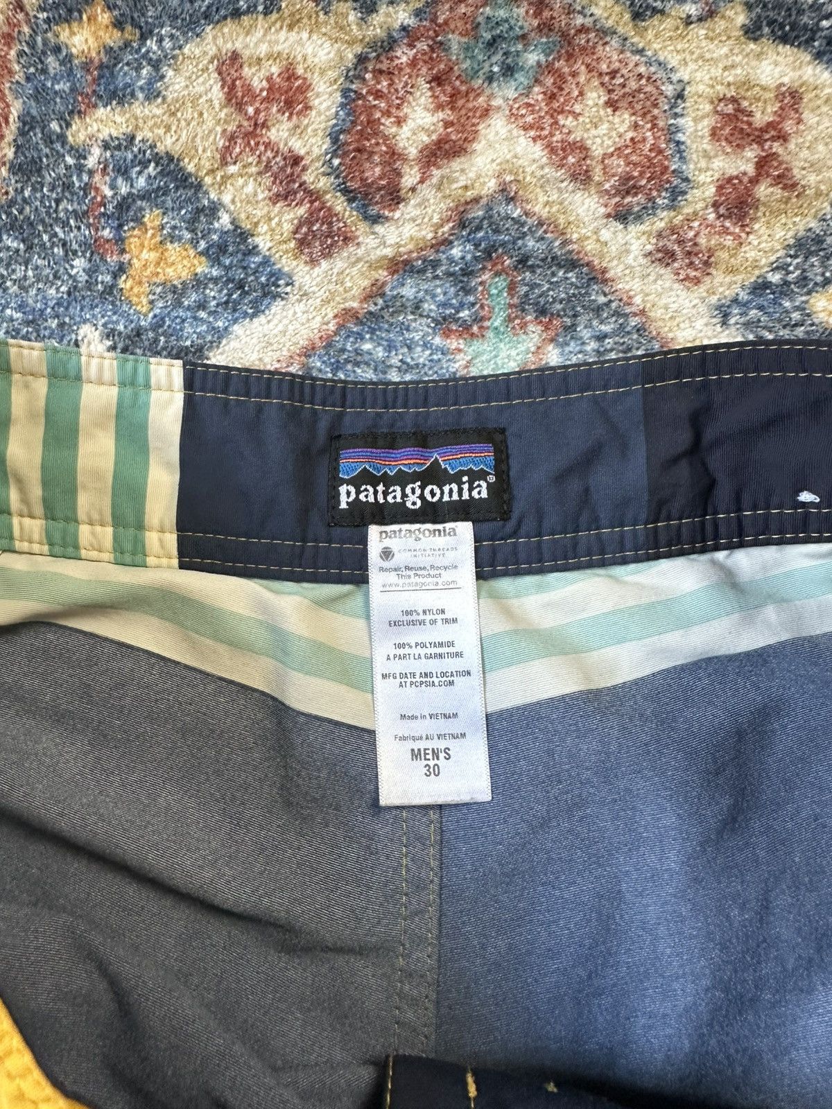 Patagonia Patagonia Colour Blocked Board Shorts Size 29 Size US 28 / EU 44 - 3 Thumbnail