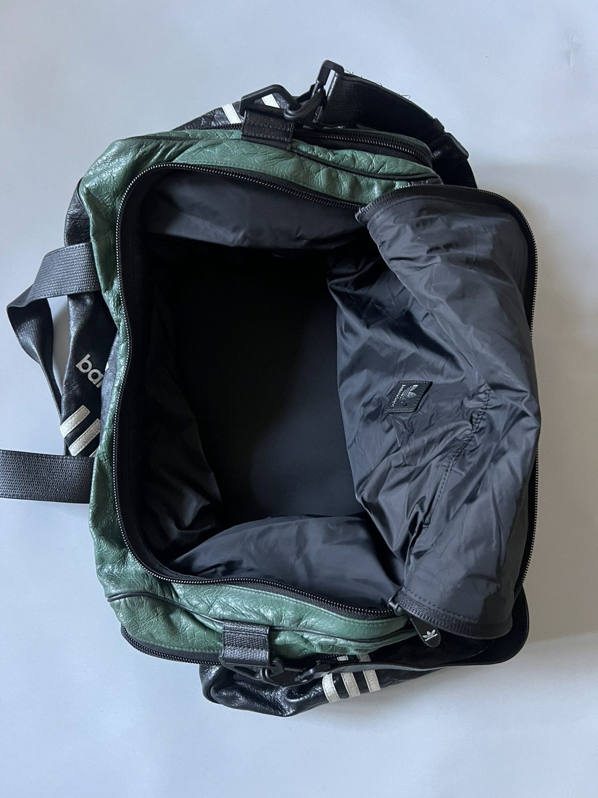 Balenciaga x Adidas Leather Gym Bag Size ONE SIZE - 11 Thumbnail