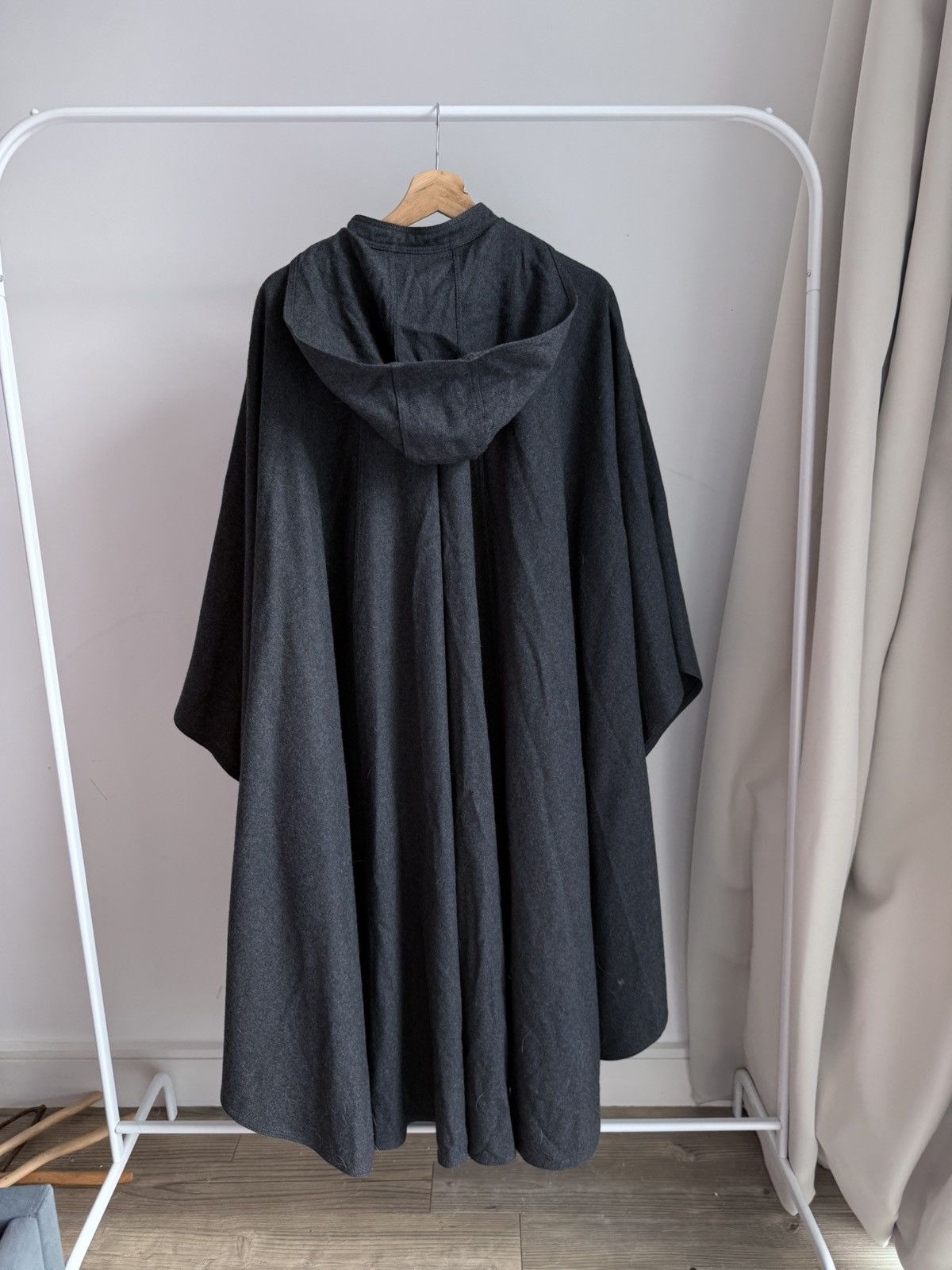 Louis Feraud Louis Feraud cape Size S / US 4 / IT 40 - 2 Thumbnail