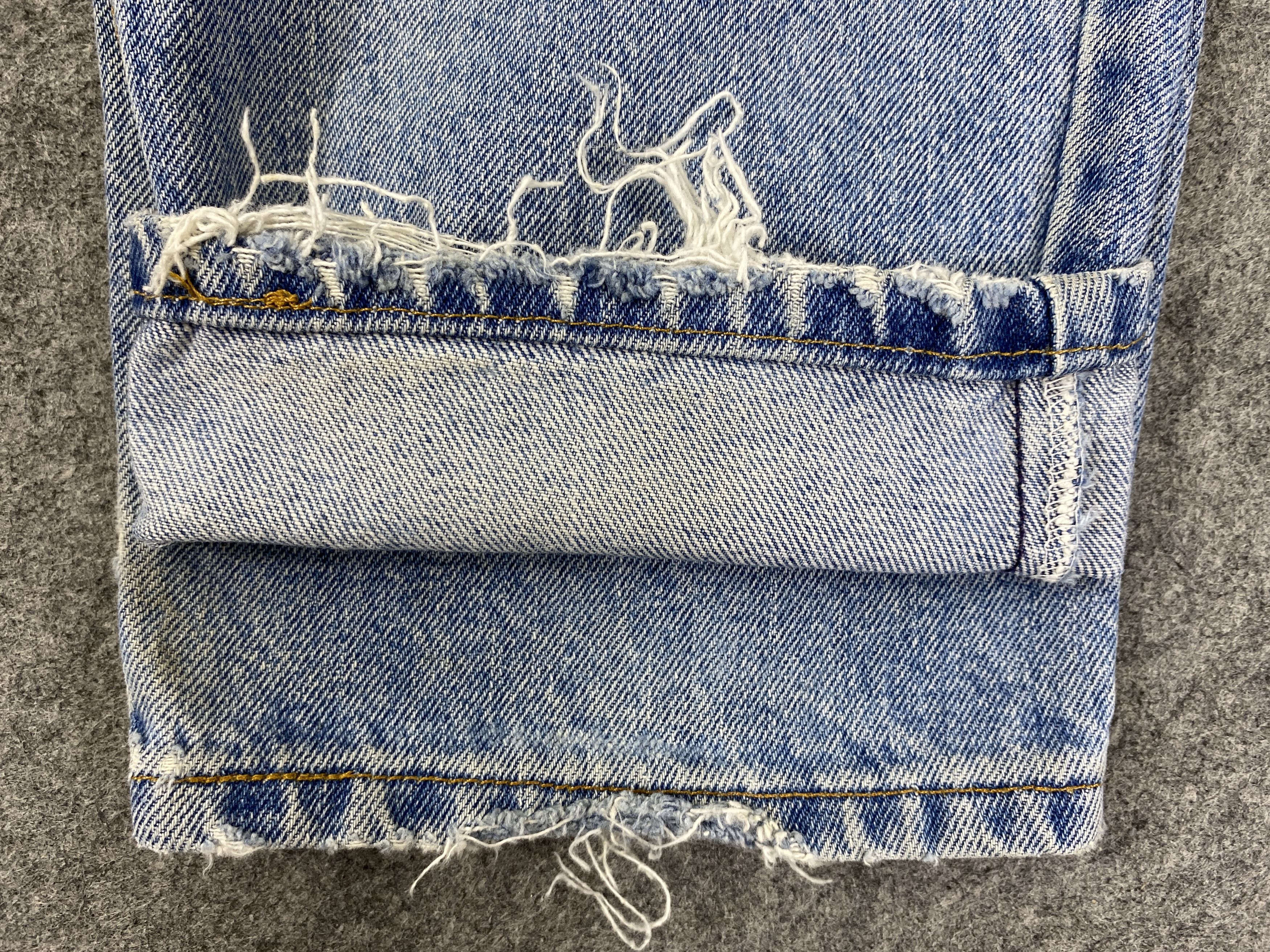 Levi's Distressed Blue Vintage Levi's 560 33x32 Denim -JN1993 Size US 33 - 11 Thumbnail