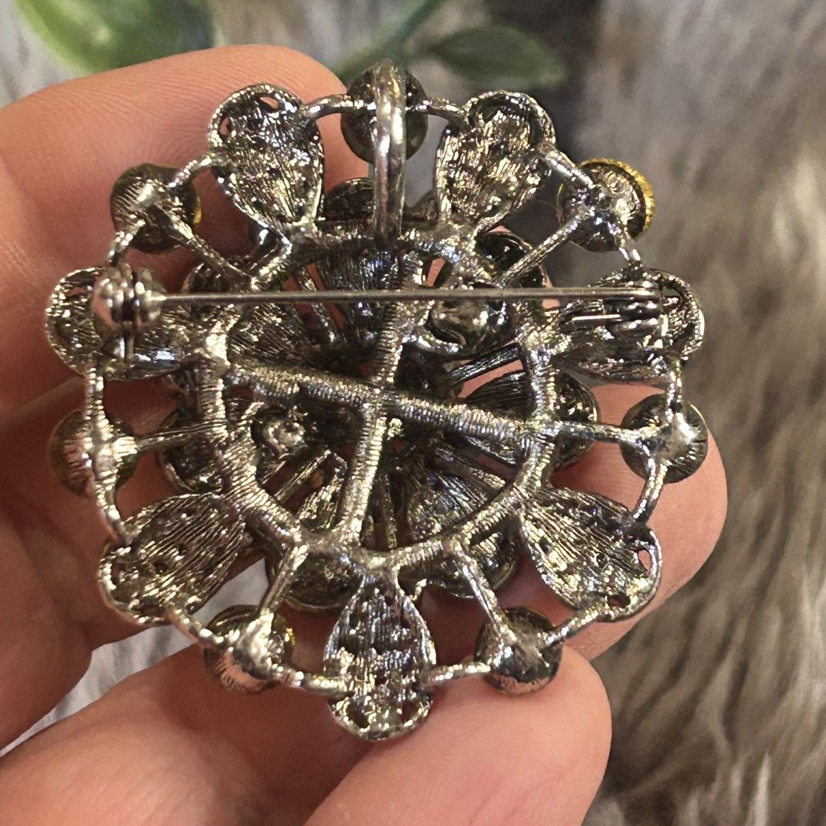 Vintage Vintage 70s-80s dome rhinestone aurora borealis necklace Size ONE SIZE - 3 Thumbnail