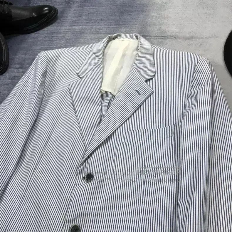 Brioni Brioni Men's Suit, Classic Blue and White Striped Size US L / EU 52-54 / 3 - 2 Thumbnail