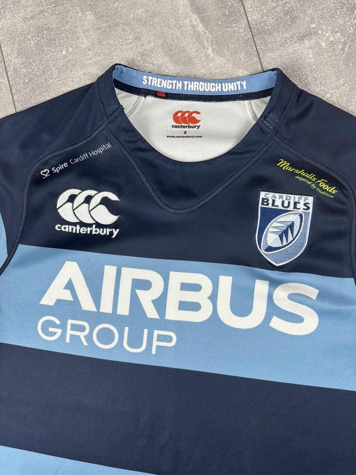 Canterbury of New Zealand Canterbury Cardiff Blues 2015/16 Home Rugby Jersey Size US S / EU 44-46 / 1 - 5 Thumbnail
