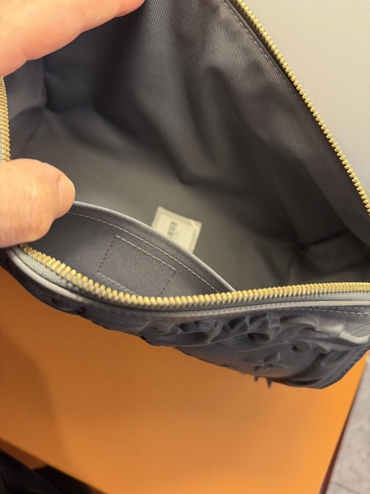Louis Vuitton Louis Vuitton City Keepall Size ONE SIZE - 10 Thumbnail