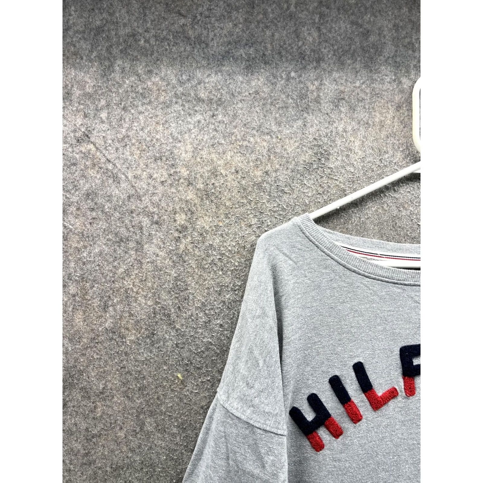Tommy Hilfiger Tommy Hilfiger Women Medium Gray Fleece Long Sleeve Scoop Neck Shirt Embroidered Size M / US 6-8 / IT 42-44 - 6 Thumbnail