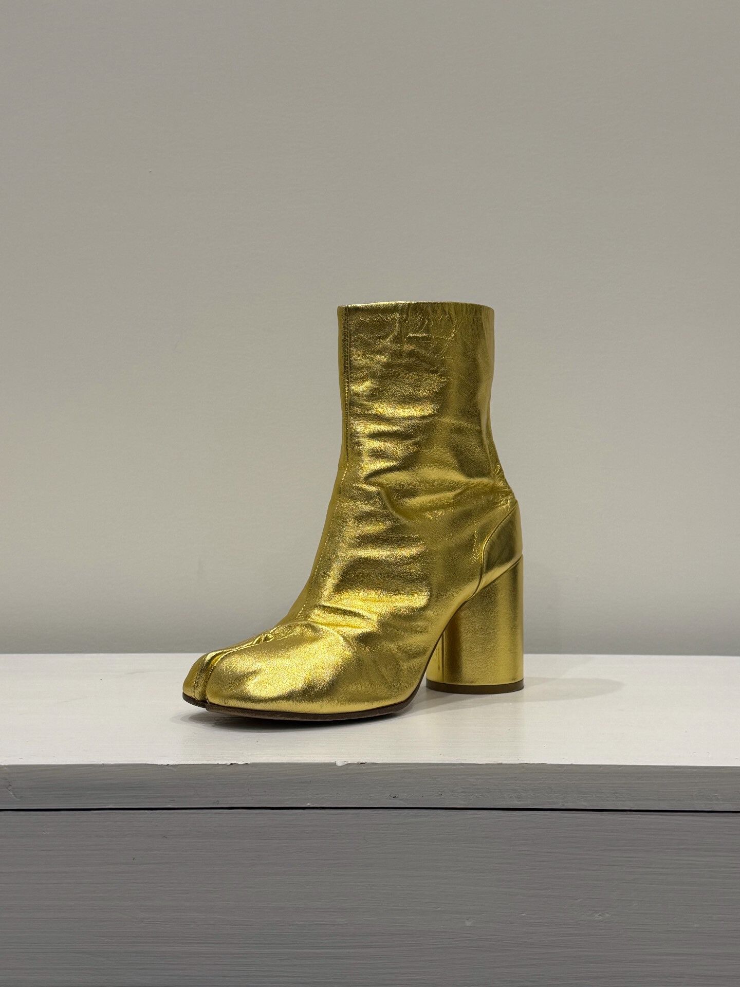 Maison Margiela Maison Margiela FW18 Liquid Gold Tabi Shoes Size US 7 / IT 37 - 1 Thumbnail