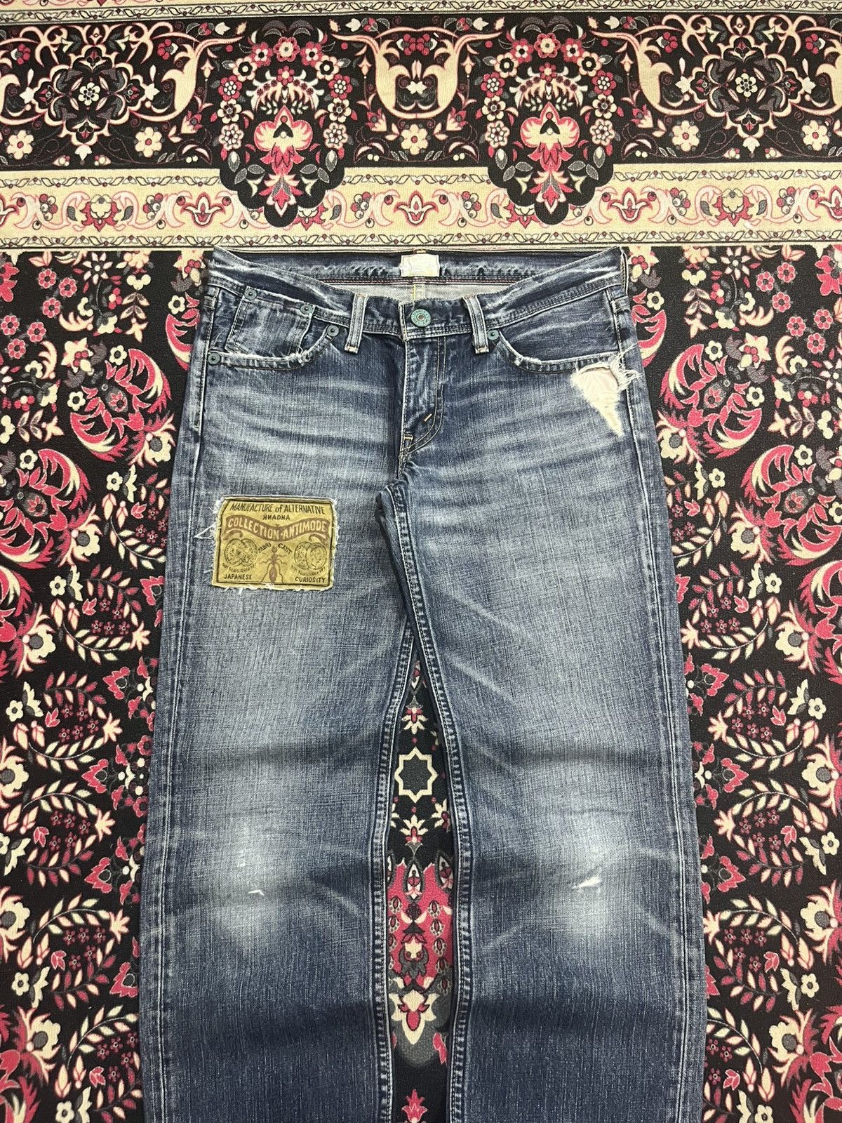 Levi's Vintage Levi’s Whisker Blue Faded Washed Patches Unisex Jean Size US 28 / EU 44 - 3 Thumbnail