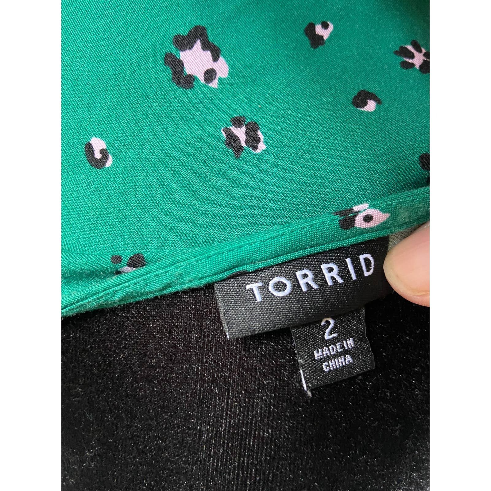 Other Torrid Emerald Green Challis Leopard Button & Corset Back 2 Size XXL / US 16-18 / IT 52-54 - 9 Thumbnail
