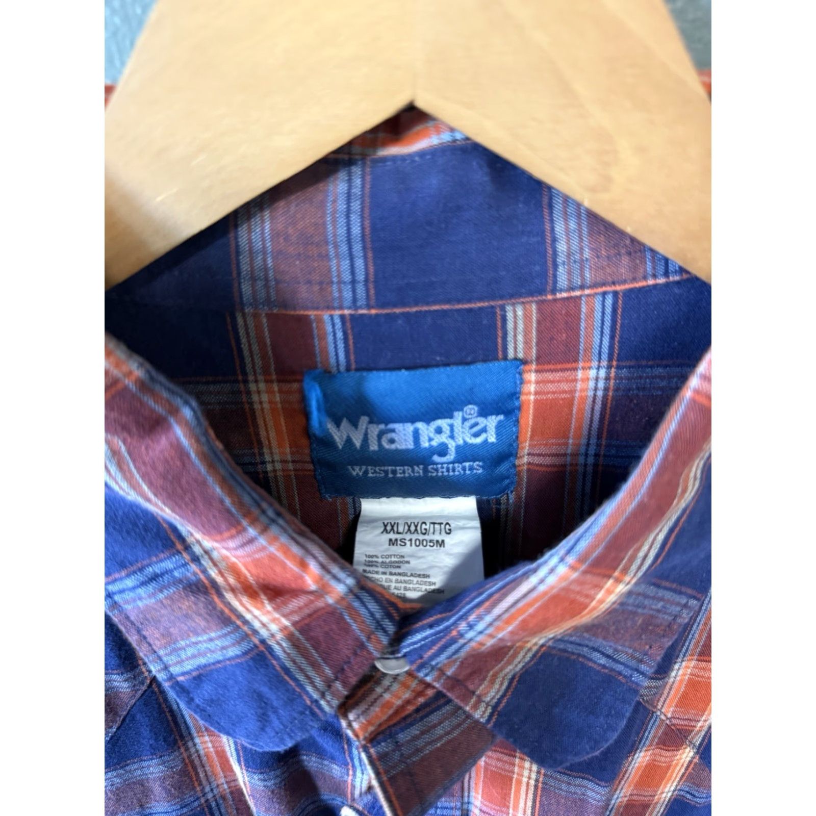 Wrangler Wrangler Mens Red Plaid Long Sleeve Pearl Snap Button-Up 2XL Shirt Men Red plaid long sleeve Pearl Snap 2XL Wrangler Mens Red Plaid Button-Up Shirt Size US XXL / EU 58 / 5 - 3 Thumbnail