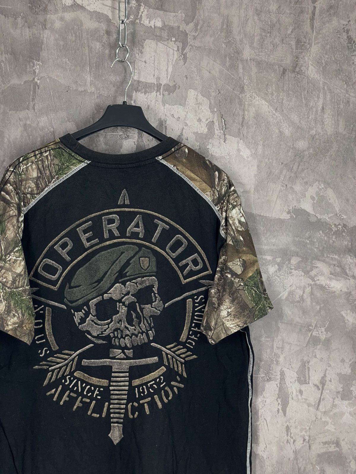Vintage CRAZY Y2K Real Tree Camo Affliction T-Shirt Medium Size US XL / EU 56 / 4 - 5 Thumbnail