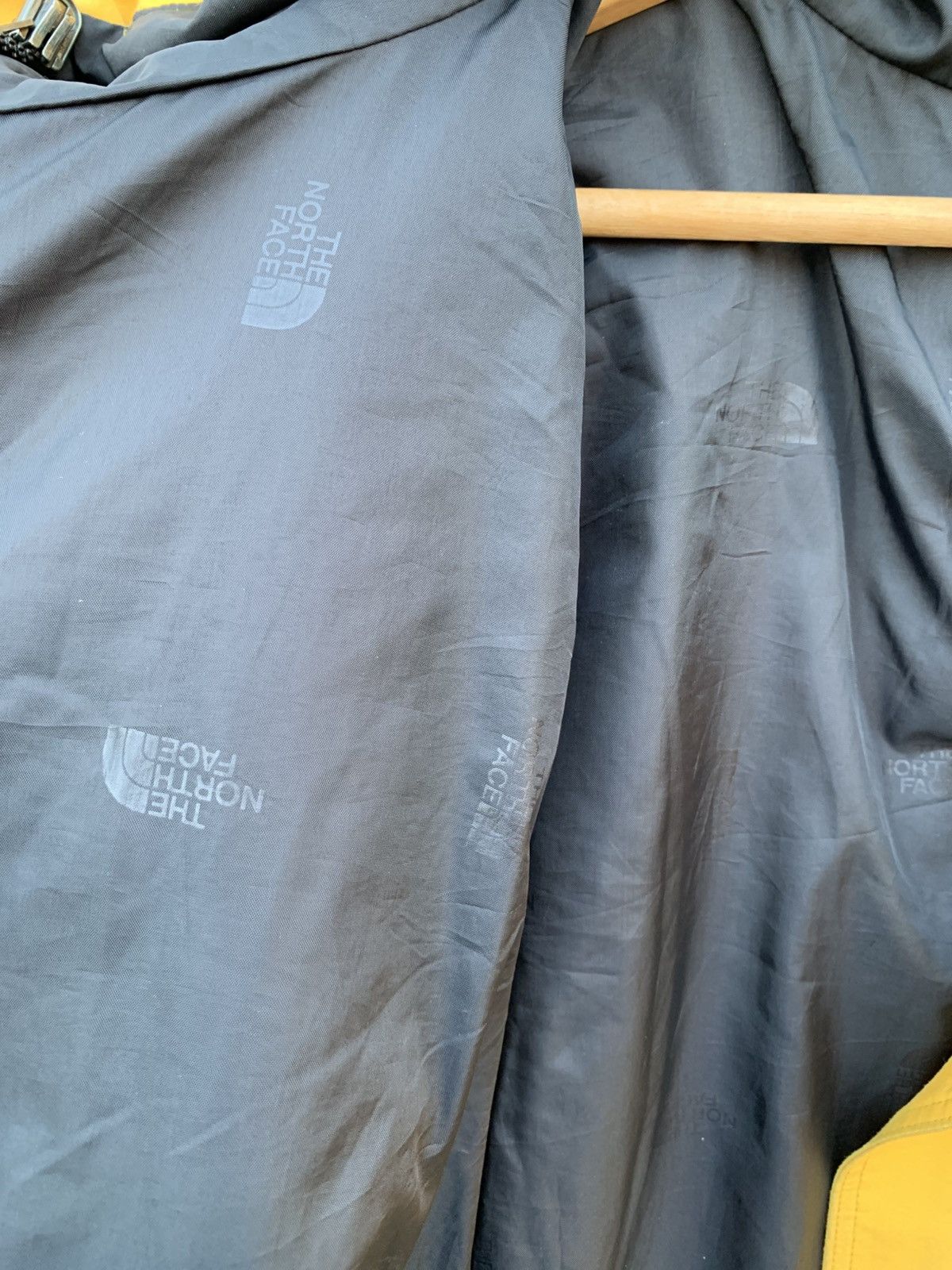 The North Face Vintage The North Face Gore-Tex Hoodie Jacket Size US L / EU 52-54 / 3 - 21 Thumbnail
