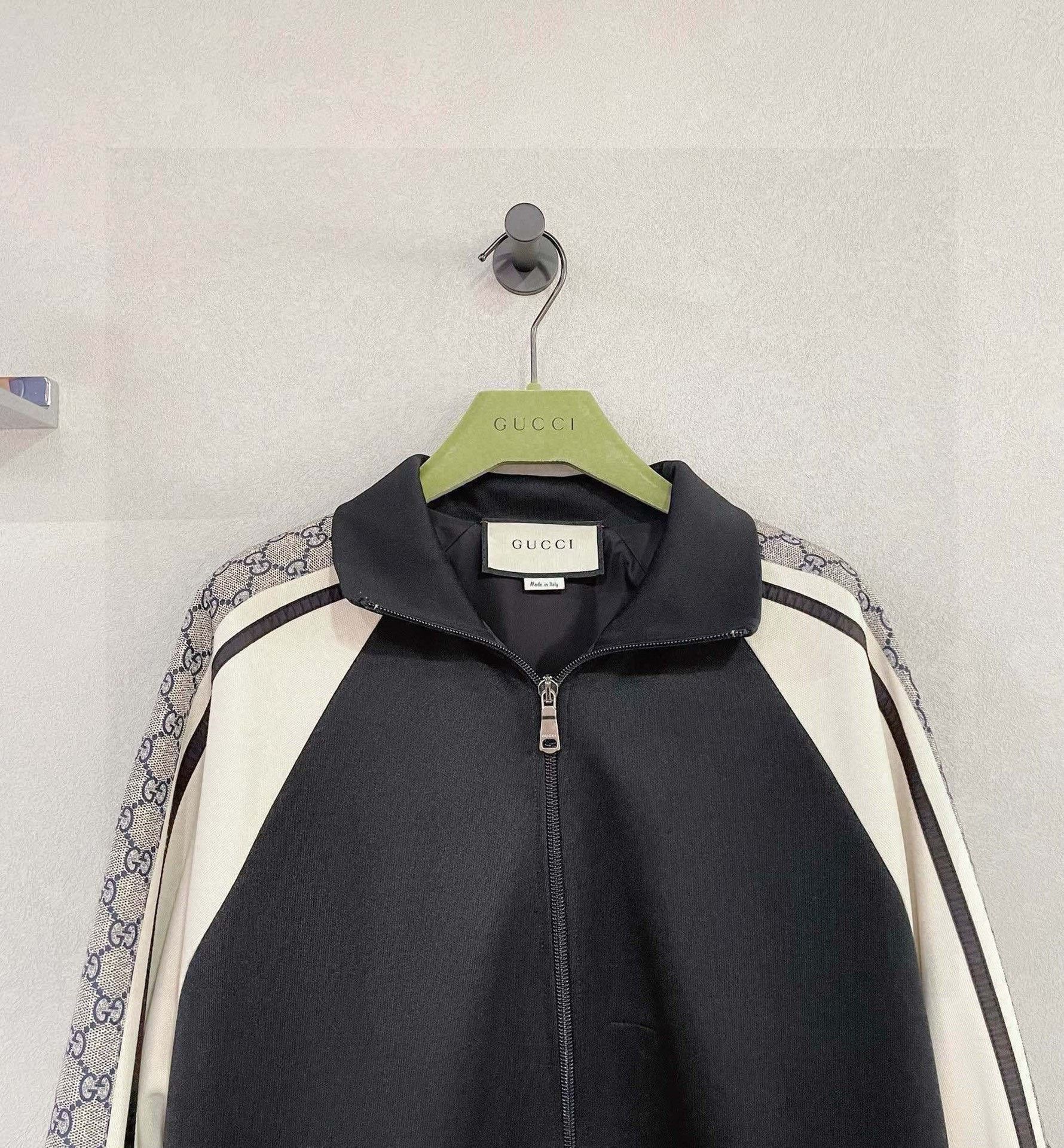 Gucci Gucci Black coat 2501-Nextarrow Size US S / EU 44-46 / 1 - 4 Thumbnail