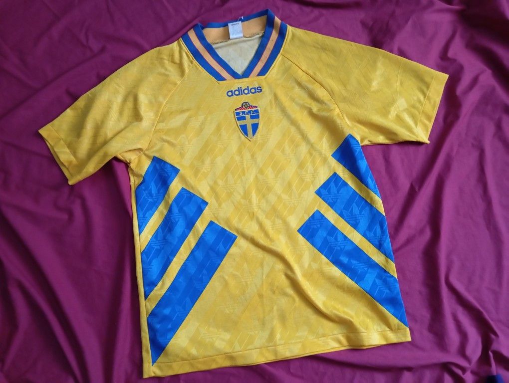 Adidas VTG 90s Adidas Sweden World Cup jersey 🇸🇪⚽ Size US L / EU 52-54 / 3 - 3 Thumbnail
